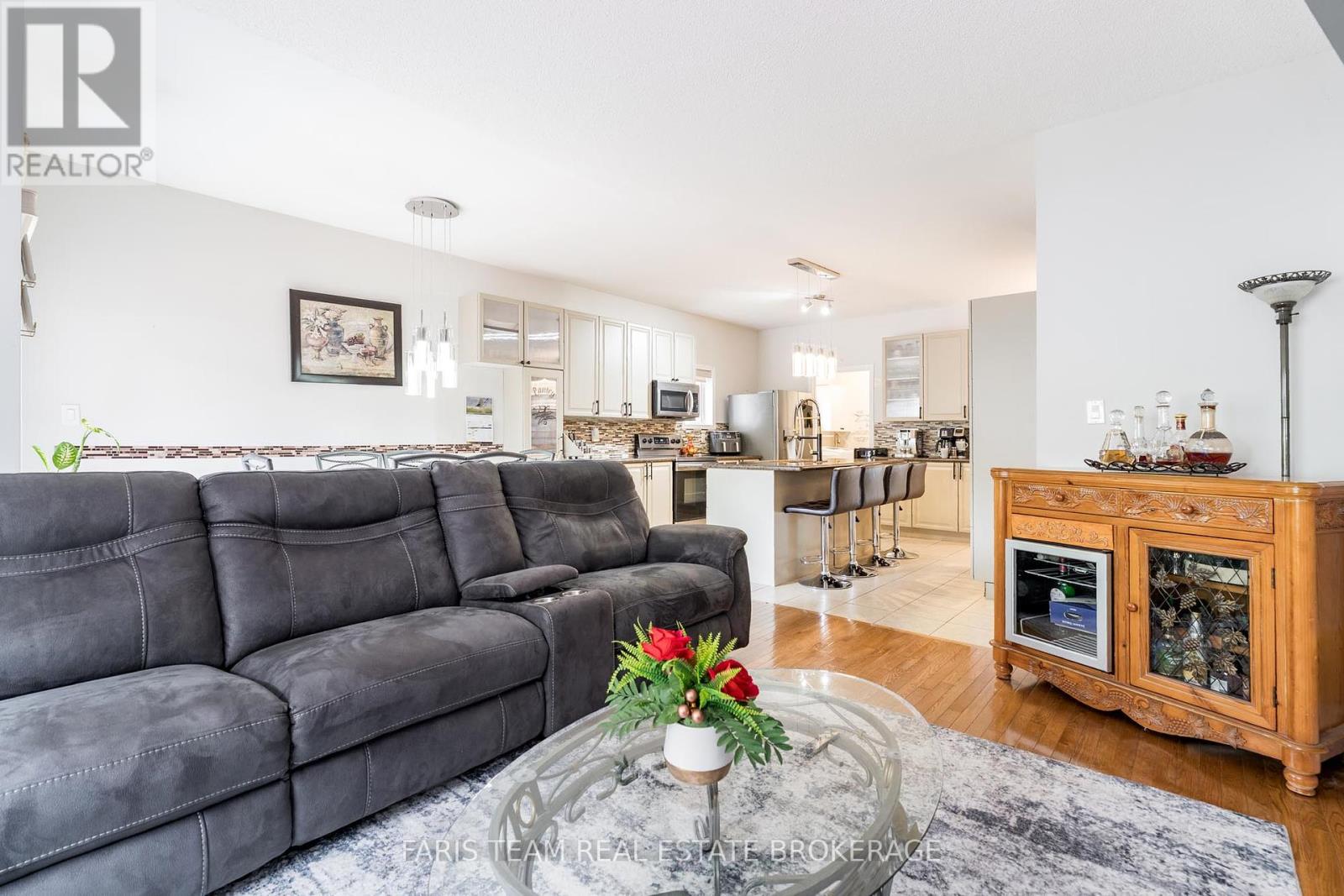 10 Westminster Circle, Barrie (Innis-Shore), Ontario  L4M 0A3 - Photo 11 - S12404980