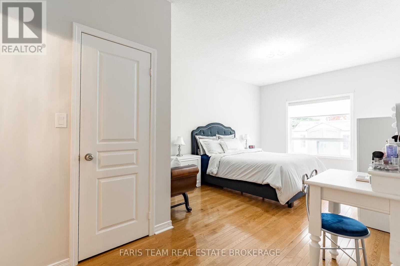 10 Westminster Circle, Barrie (Innis-Shore), Ontario  L4M 0A3 - Photo 12 - S12404980