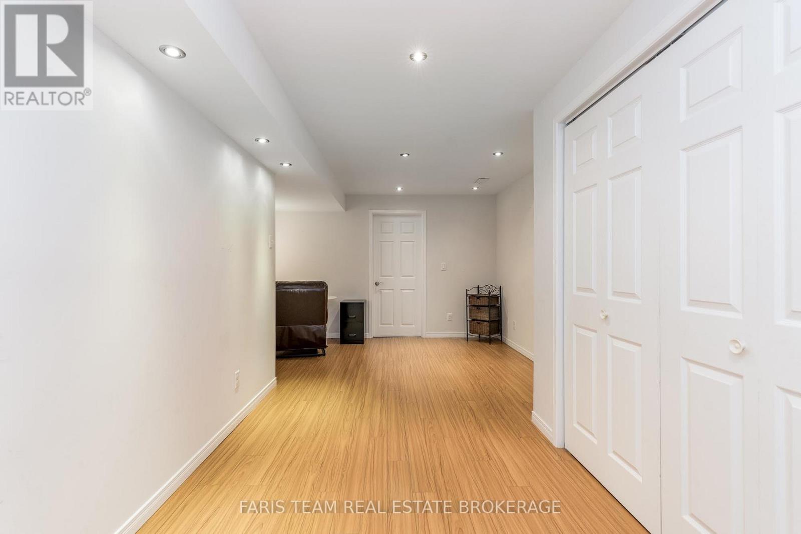10 Westminster Circle, Barrie (Innis-Shore), Ontario  L4M 0A3 - Photo 19 - S12404980