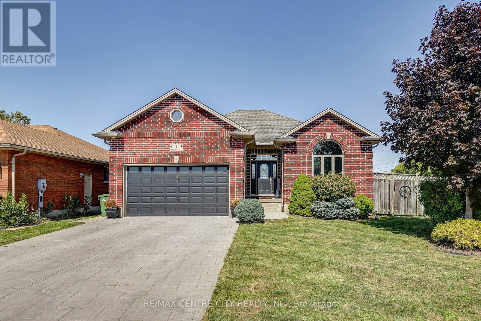 1 Mcgregor Court, St. Thomas, Ontario  N5P 4H7 - Photo 1 - X12405031