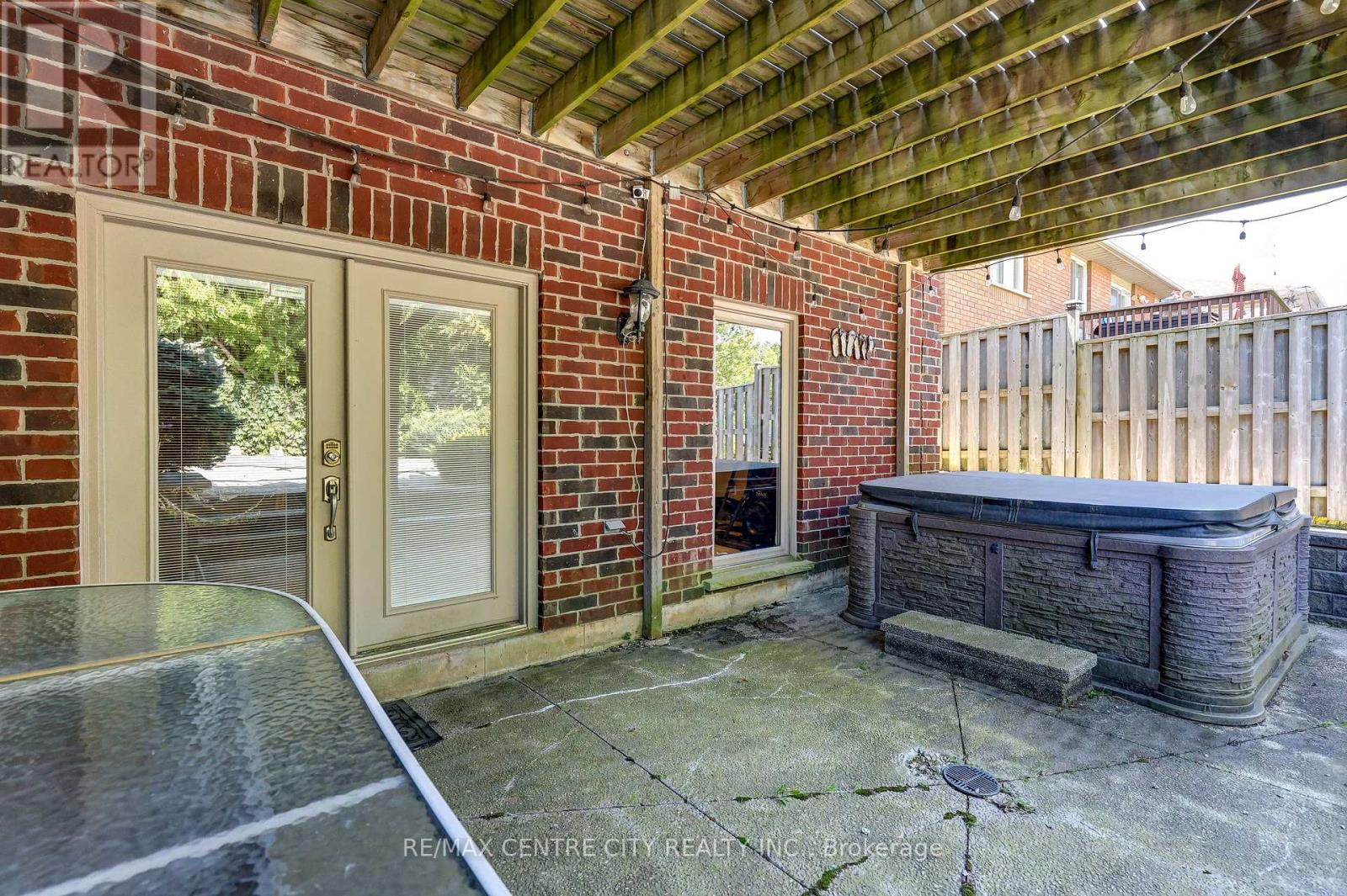 1 Mcgregor Court, St. Thomas, Ontario  N5P 4H7 - Photo 10 - X12405031
