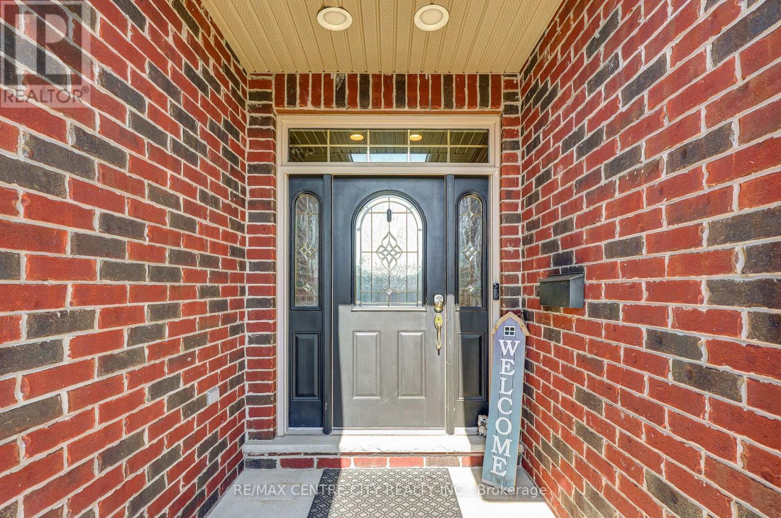 1 Mcgregor Court, St. Thomas, Ontario  N5P 4H7 - Photo 2 - X12405031