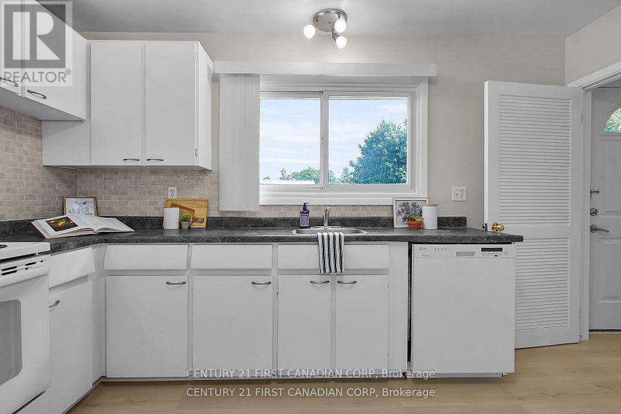 10 Frontenac Road, London South, Ontario  N5Z 3Y3 - Photo 17 - X12405055