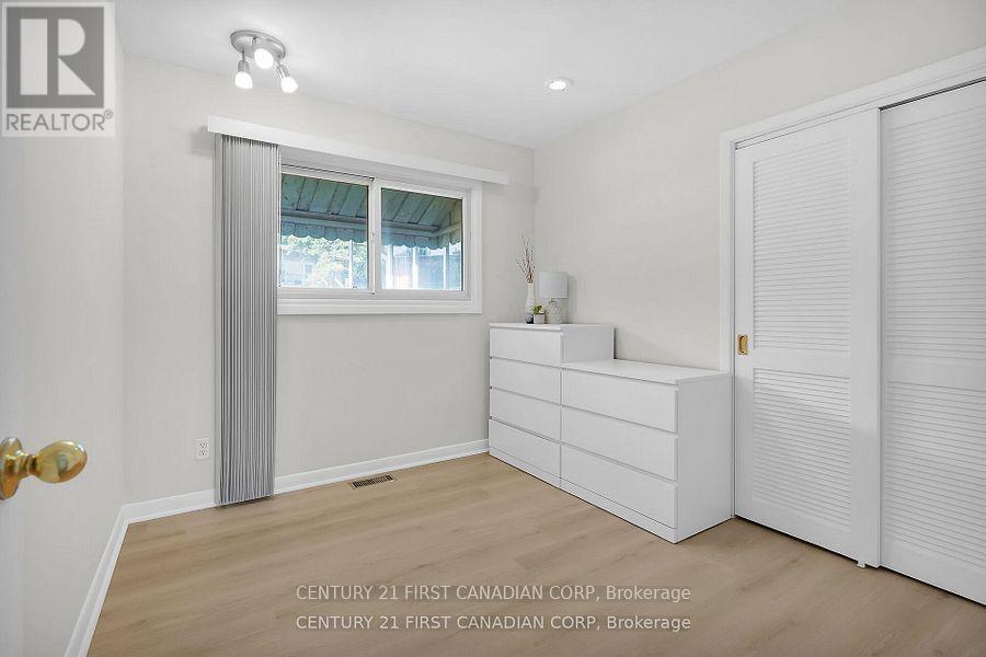 10 Frontenac Road, London South, Ontario  N5Z 3Y3 - Photo 24 - X12405055