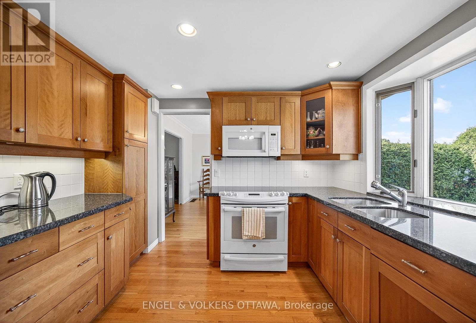 29 Milne Crescent, Ottawa, Ontario  K2K 1H7 - Photo 18 - X12405079