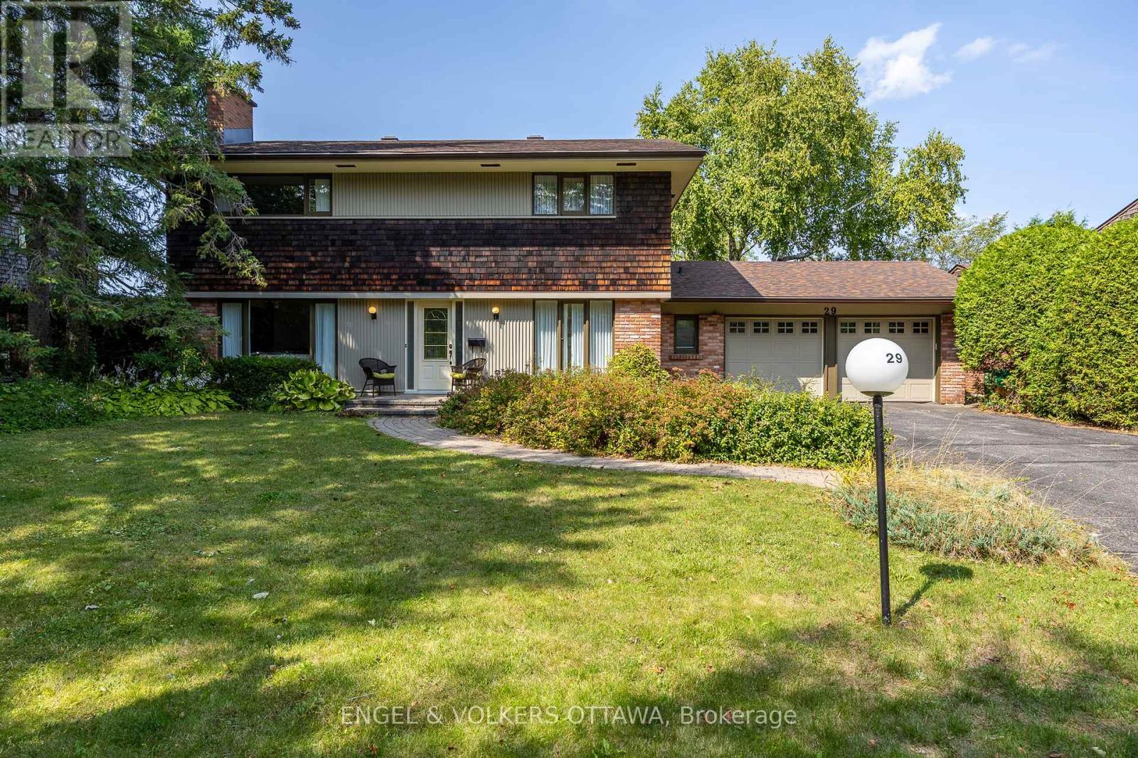 29 Milne Crescent, Ottawa, Ontario  K2K 1H7 - Photo 2 - X12405079