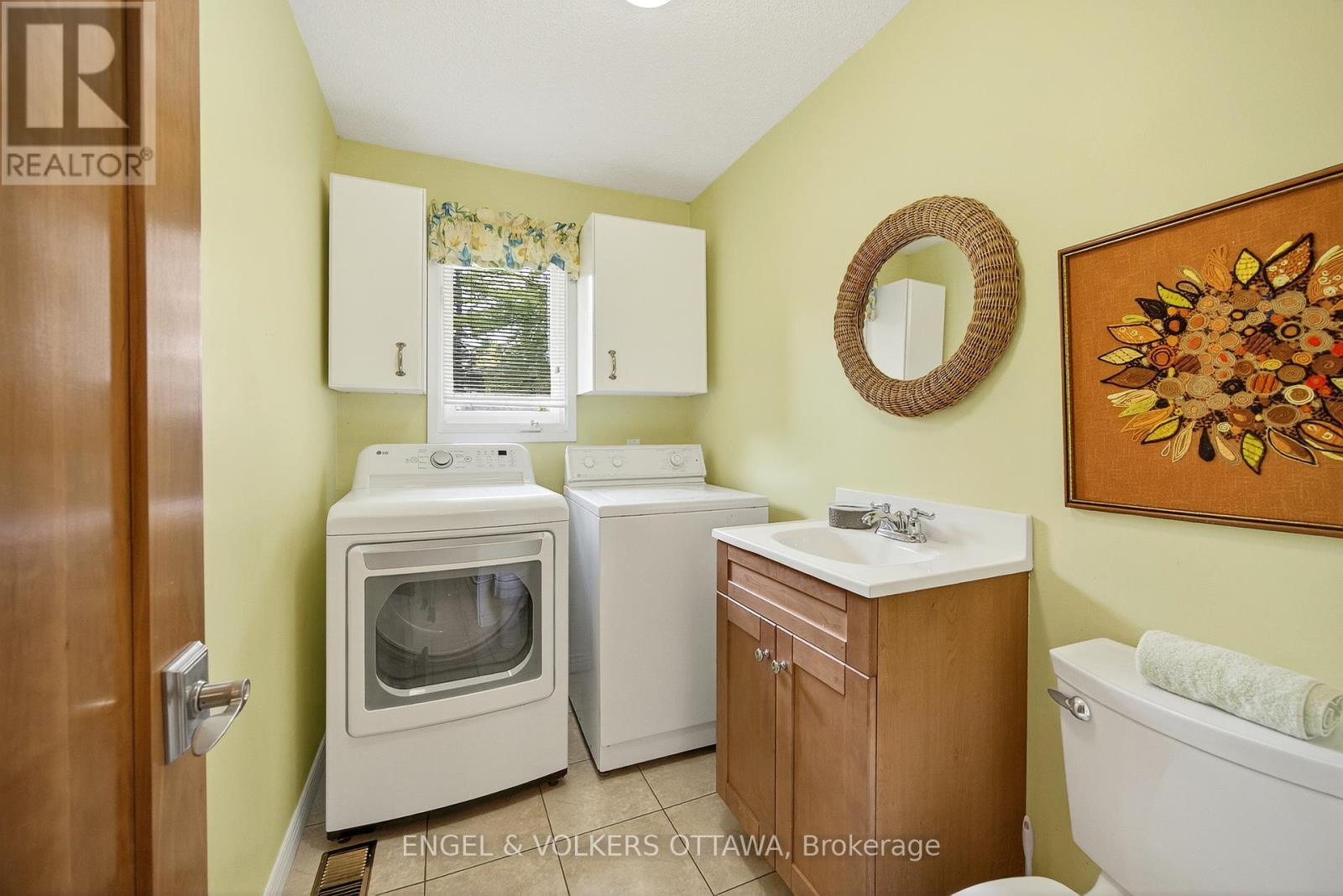 29 Milne Crescent, Ottawa, Ontario  K2K 1H7 - Photo 28 - X12405079