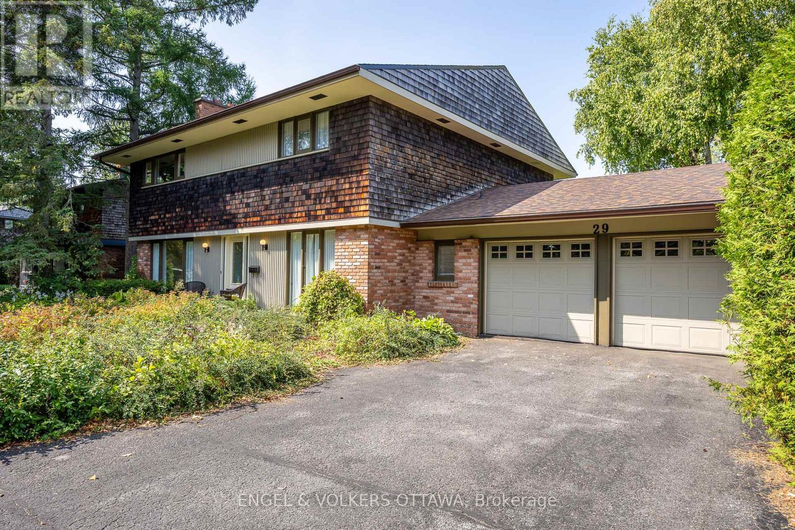 29 Milne Crescent, Ottawa, Ontario  K2K 1H7 - Photo 3 - X12405079