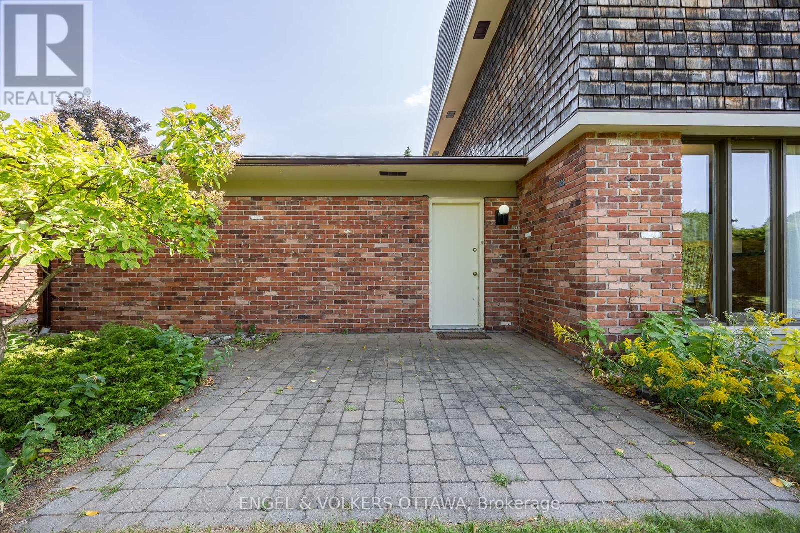 29 Milne Crescent, Ottawa, Ontario  K2K 1H7 - Photo 4 - X12405079