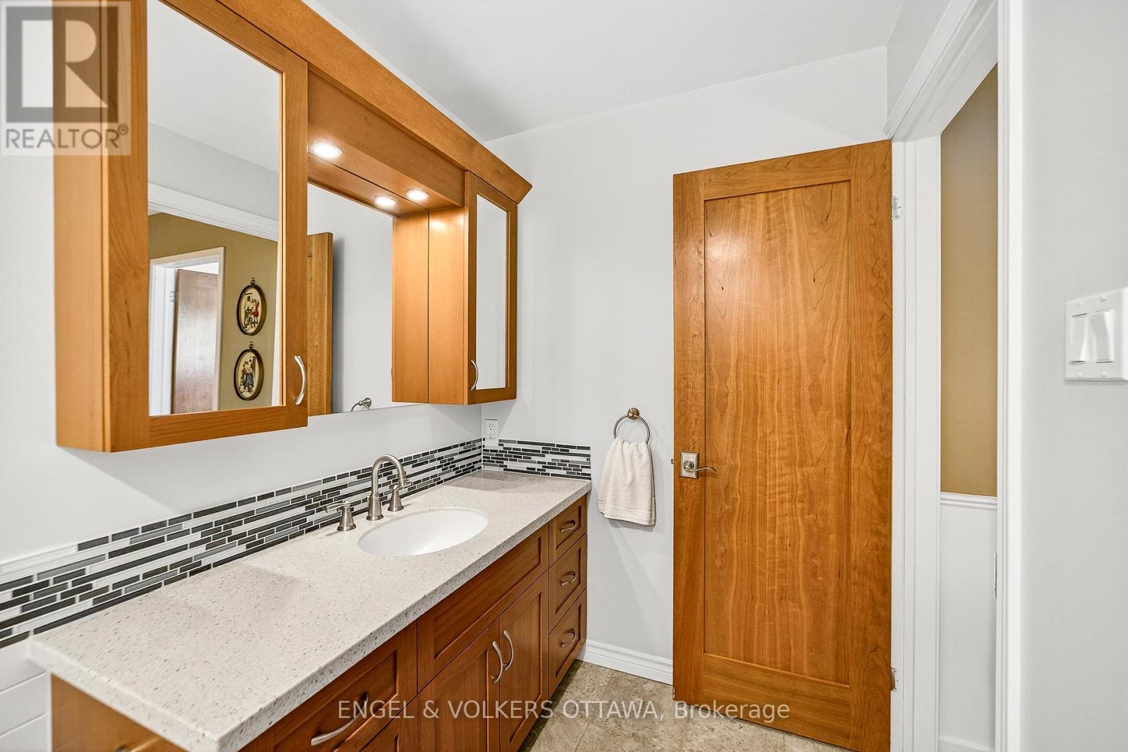 29 Milne Crescent, Ottawa, Ontario  K2K 1H7 - Photo 40 - X12405079