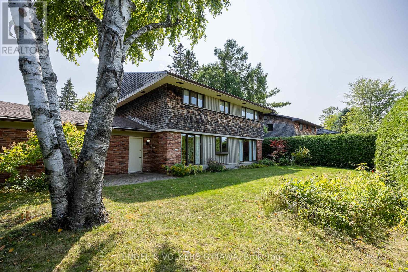 29 Milne Crescent, Ottawa, Ontario  K2K 1H7 - Photo 5 - X12405079
