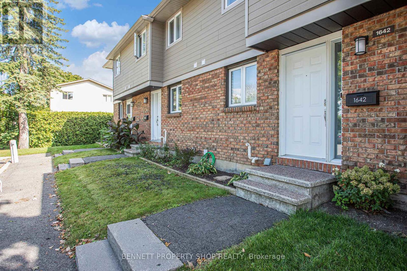 77 - 1642 Du Sommet Place, Ottawa, Ontario  K1C 4Y9 - Photo 2 - X12405104