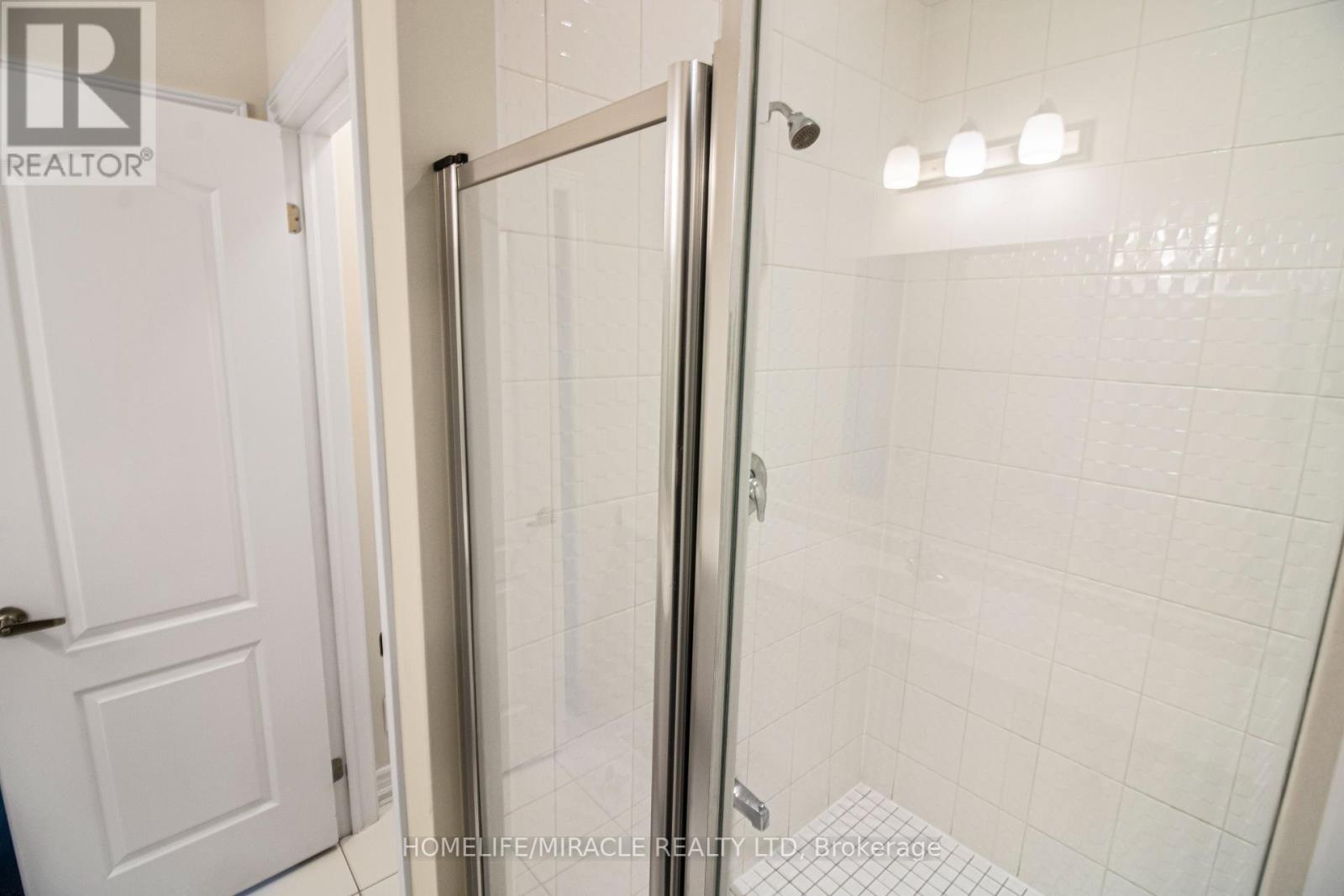 63 Lipscott Drive, Caledon, Ontario  L7C 4K1 - Photo 15 - W12396845