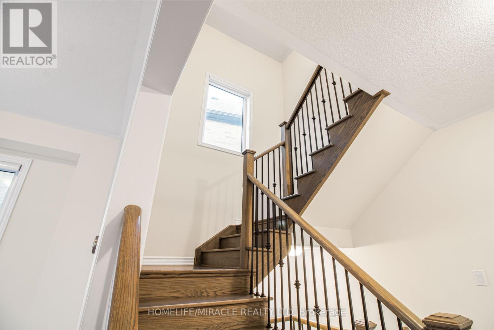 63 Lipscott Drive, Caledon, Ontario  L7C 4K1 - Photo 7 - W12396845