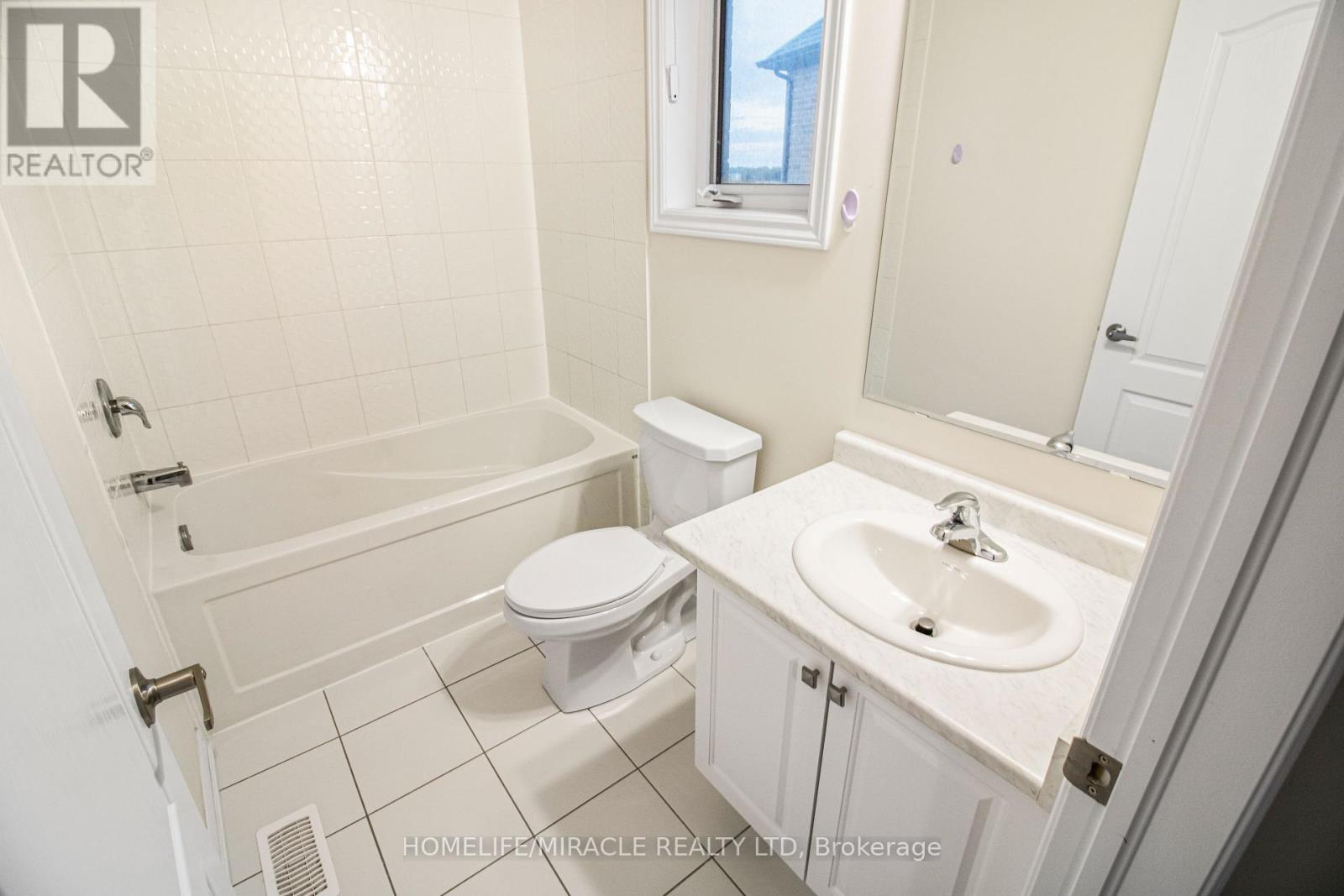 63 Lipscott Drive, Caledon, Ontario  L7C 4K1 - Photo 19 - W12396845