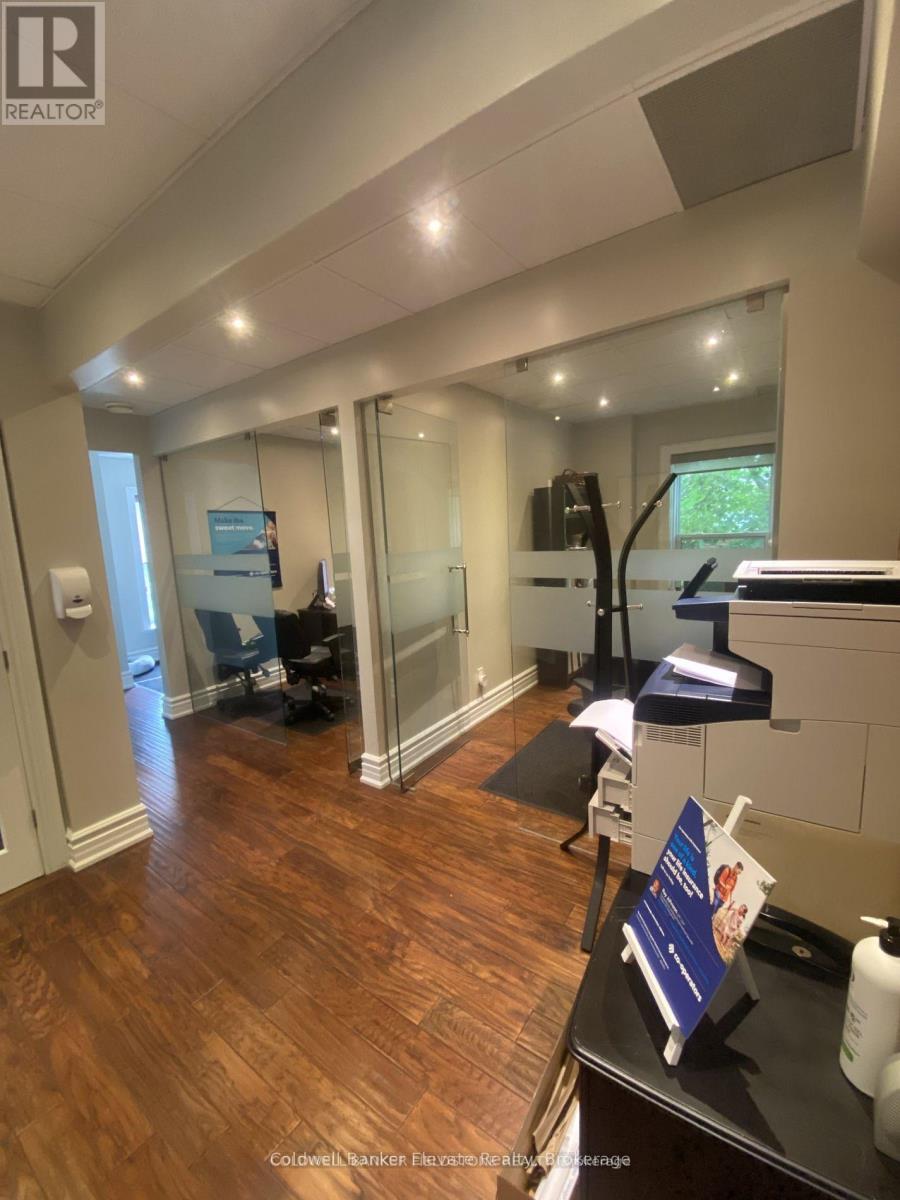 115 Main Street S, Halton Hills (Georgetown), Ontario  L7G 3H5 - Photo 12 - W12404976