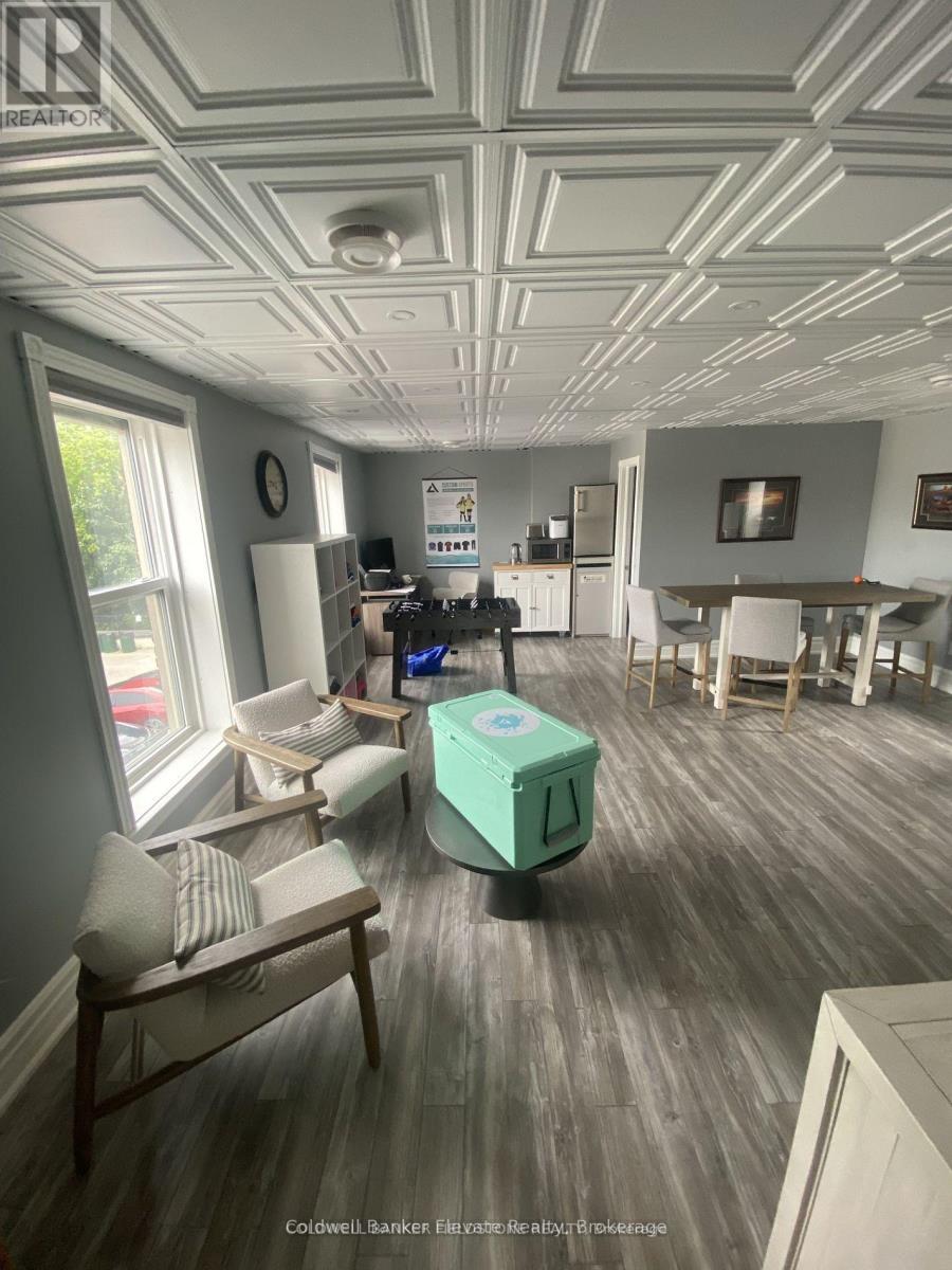 115 Main Street S, Halton Hills (Georgetown), Ontario  L7G 3H5 - Photo 8 - W12404976