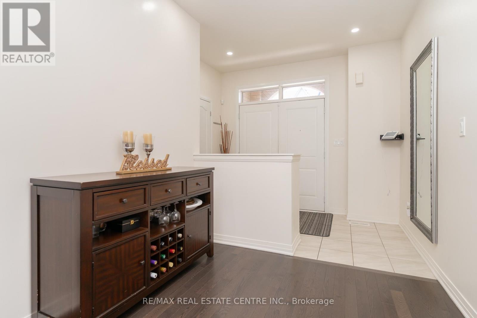 10 Drew Brown Boulevard, Orangeville, Ontario  L9W 6Z6 - Photo 3 - W12405016
