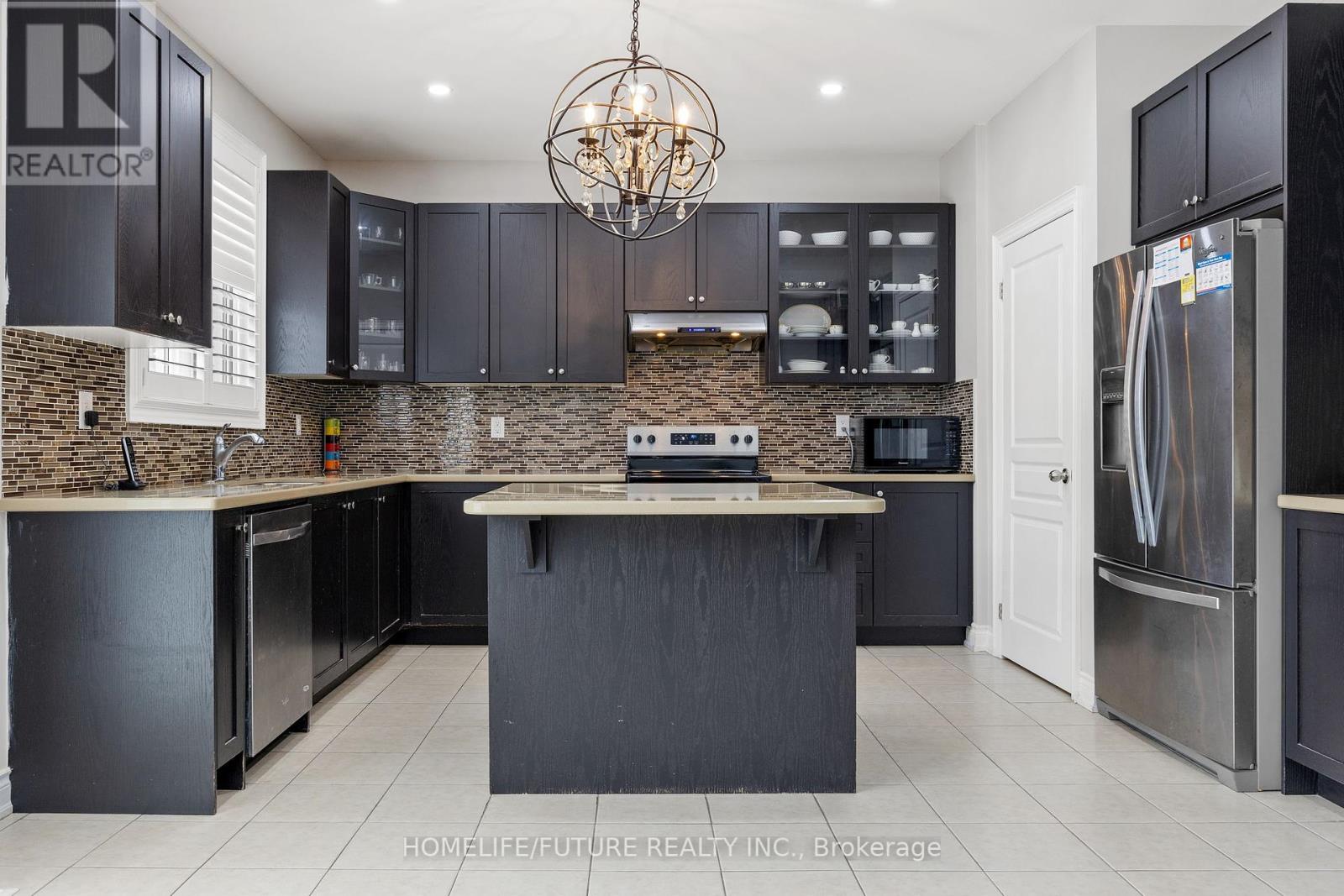 83 George Robinson Drive, Brampton, Ontario  L6Y 0Z7 - Photo 12 - W12405017