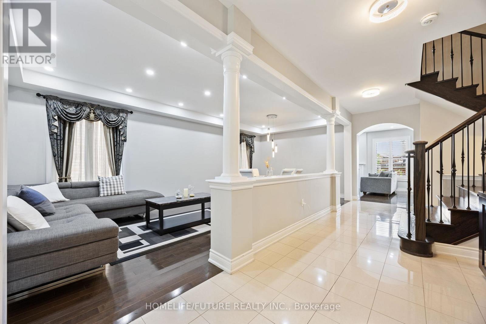 83 George Robinson Drive, Brampton, Ontario  L6Y 0Z7 - Photo 4 - W12405017