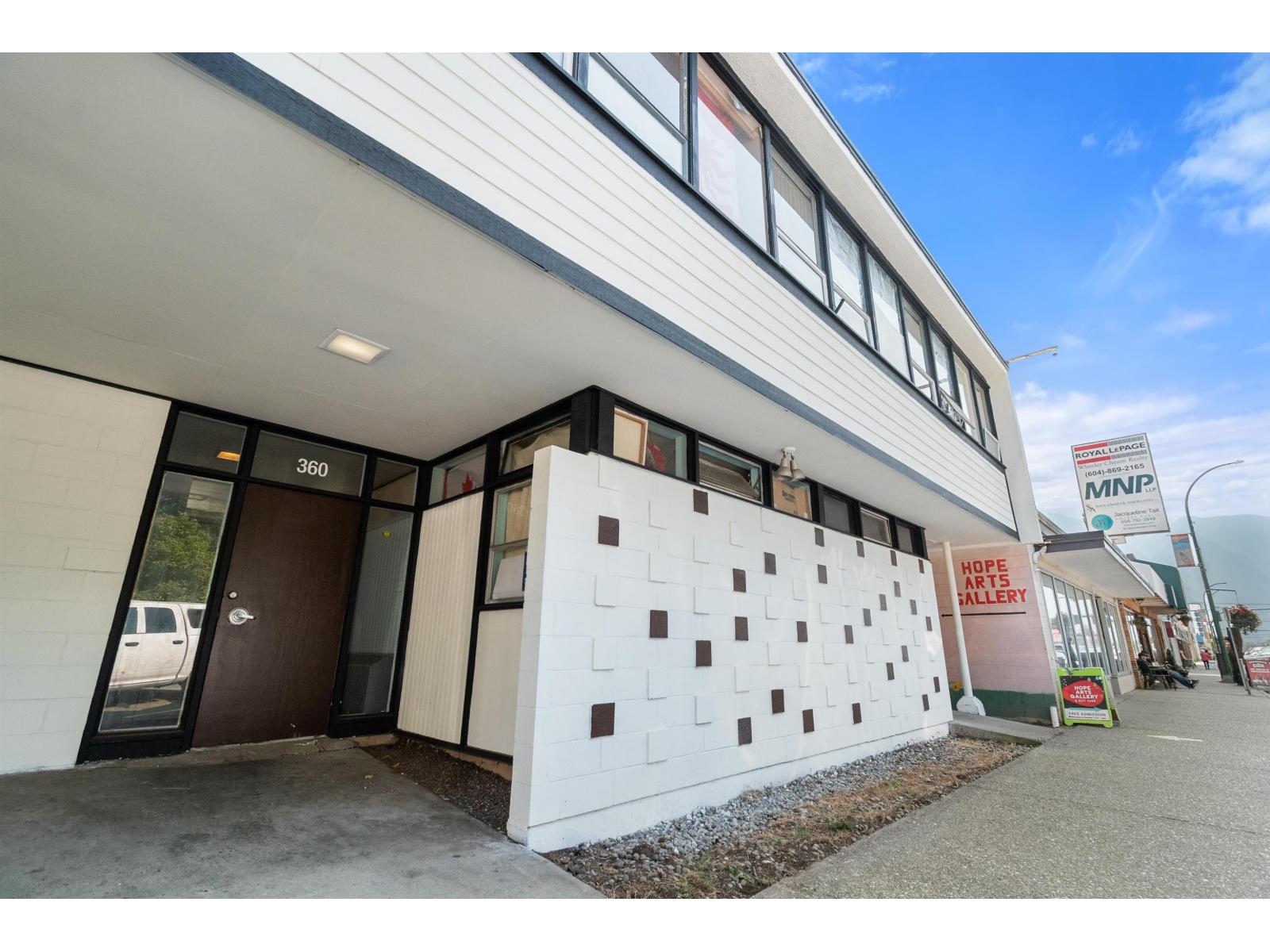 360 Wallace Street, Hope, Hope, British Columbia  V0X 1L0 - Photo 2 - C8072205