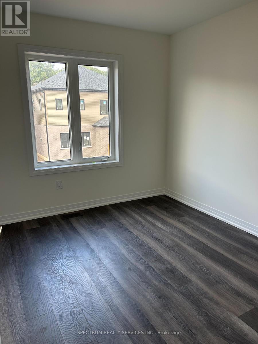 72 Mckernan Avenue, Brantford, Ontario  N3V 0C1 - Photo 6 - X12404962