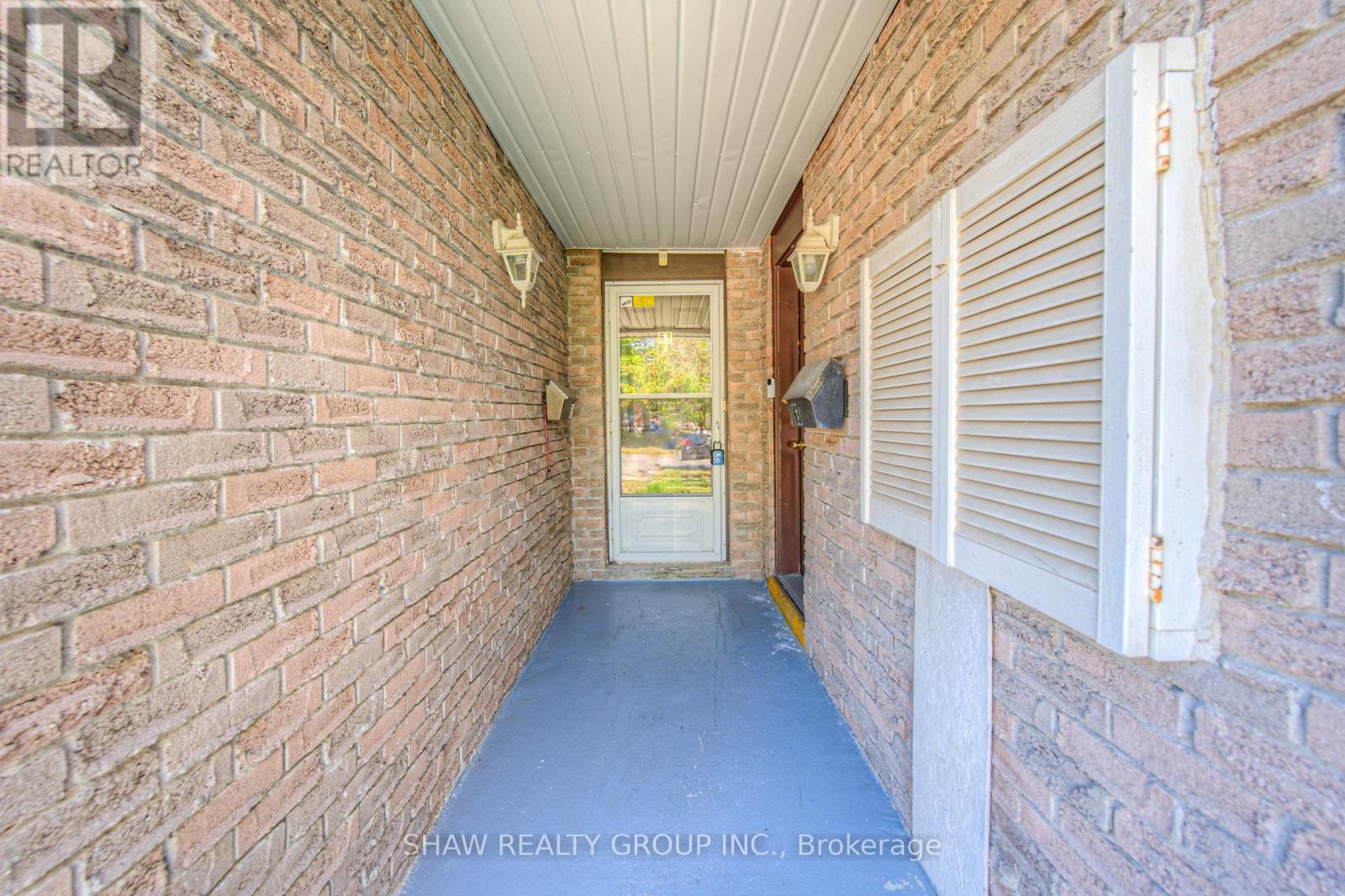 Property at 61 HILLBROOK CRESCENT image 2