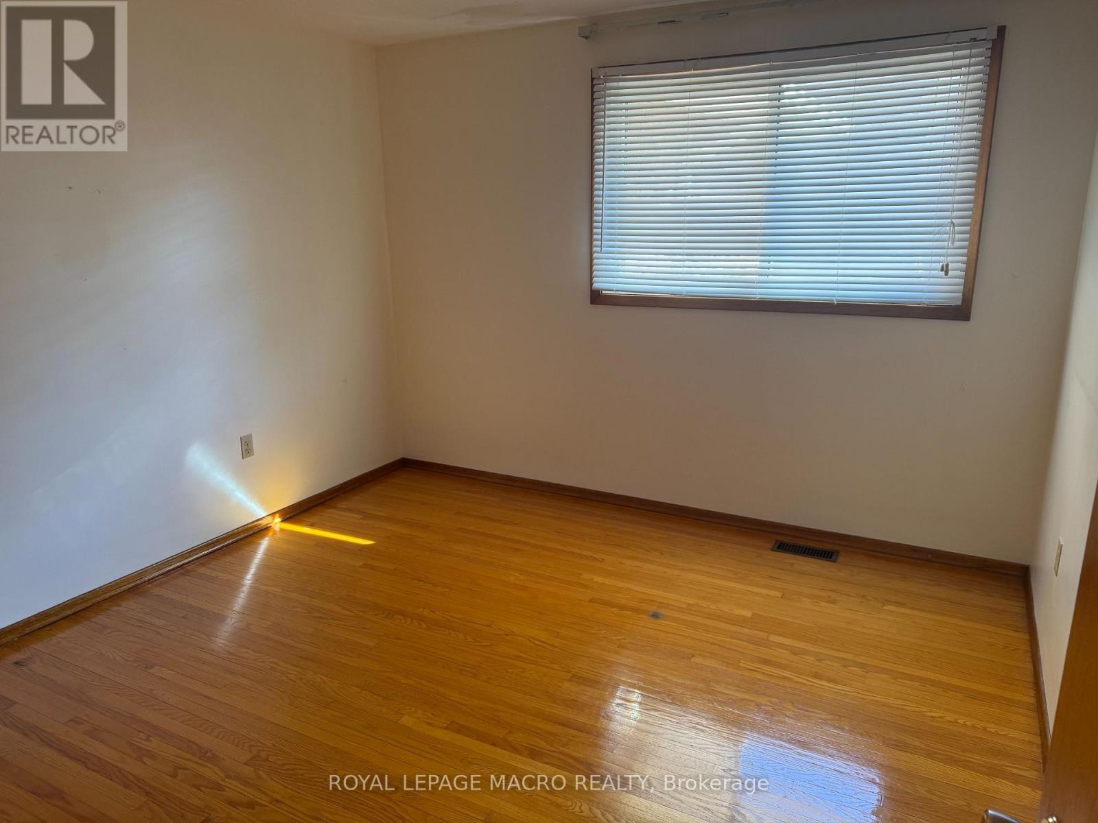 31 Adair Avenue N, Hamilton (Mcquesten), Ontario  L8H 6A5 - Photo 10 - X12405002