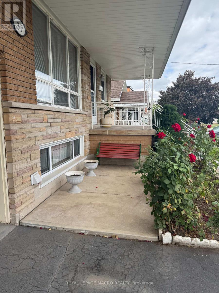 31 Adair Avenue N, Hamilton (Mcquesten), Ontario  L8H 6A5 - Photo 2 - X12405002