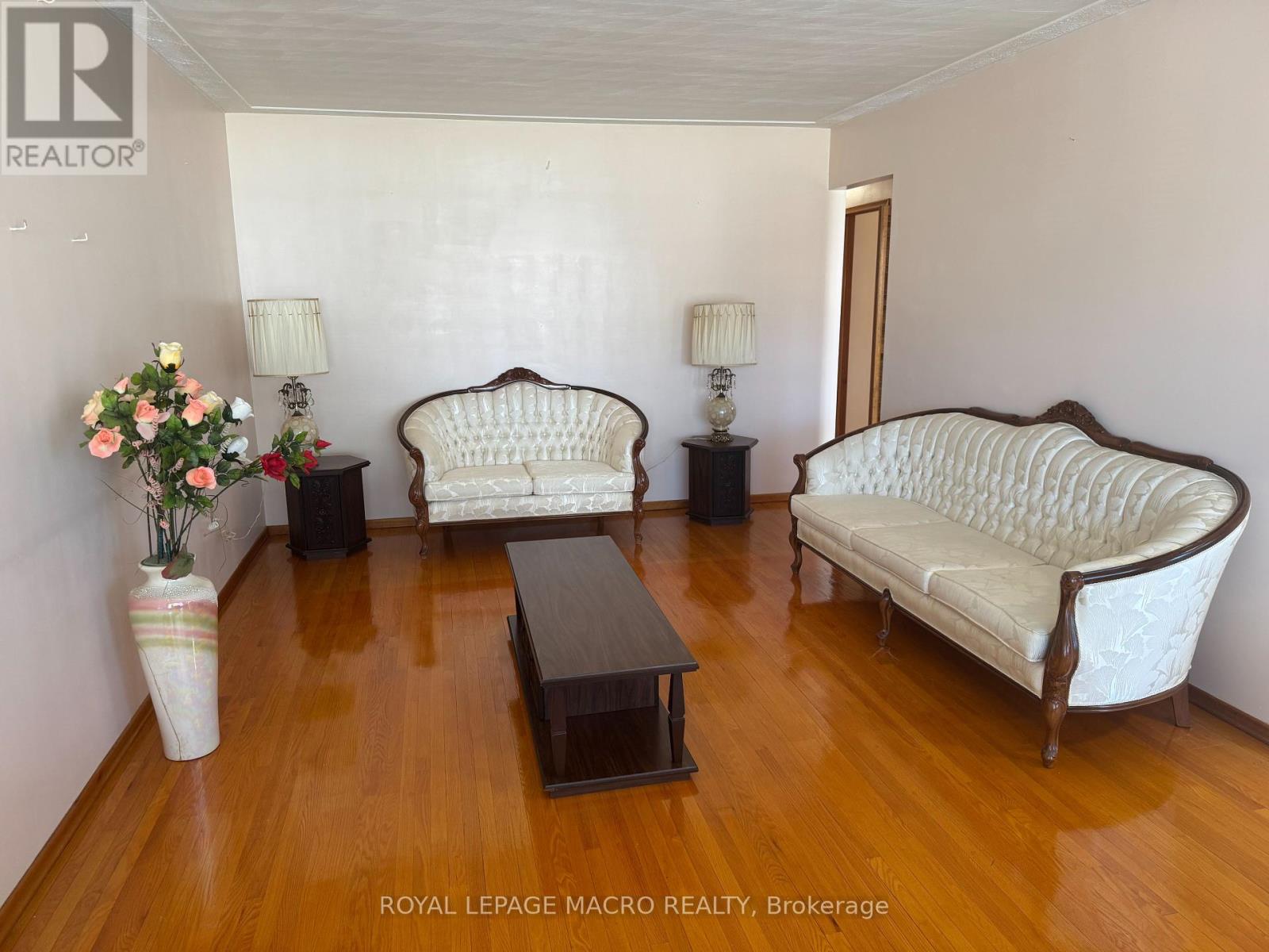 31 Adair Avenue N, Hamilton (Mcquesten), Ontario  L8H 6A5 - Photo 3 - X12405002