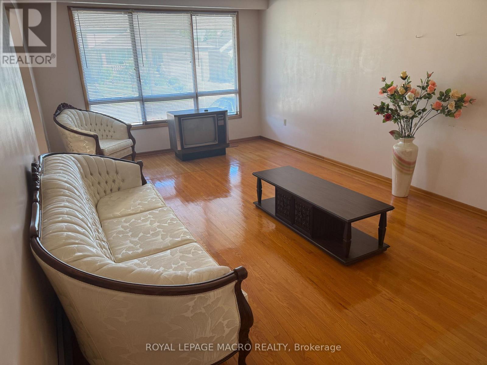 31 Adair Avenue N, Hamilton (Mcquesten), Ontario  L8H 6A5 - Photo 4 - X12405002