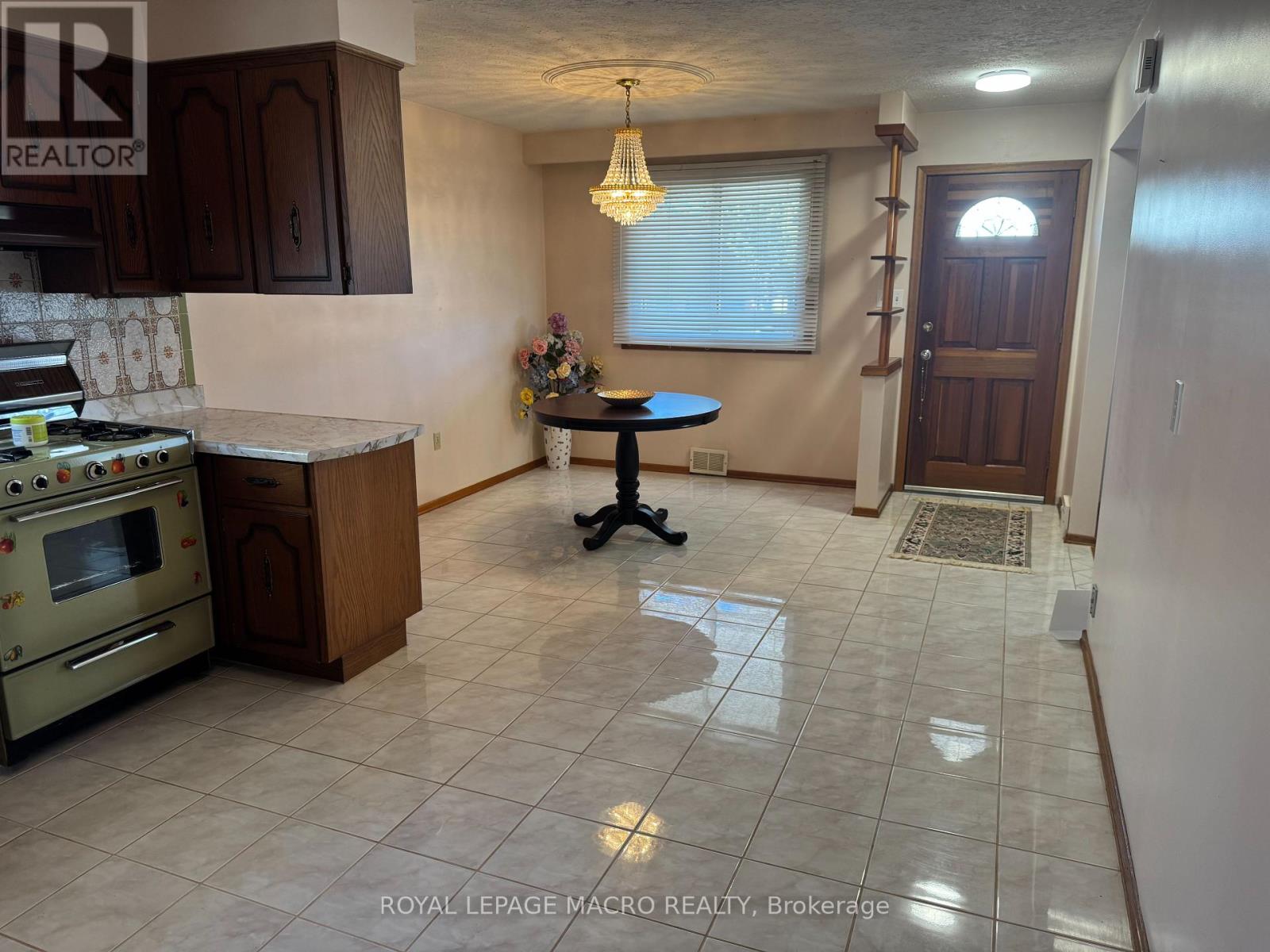 31 Adair Avenue N, Hamilton (Mcquesten), Ontario  L8H 6A5 - Photo 6 - X12405002