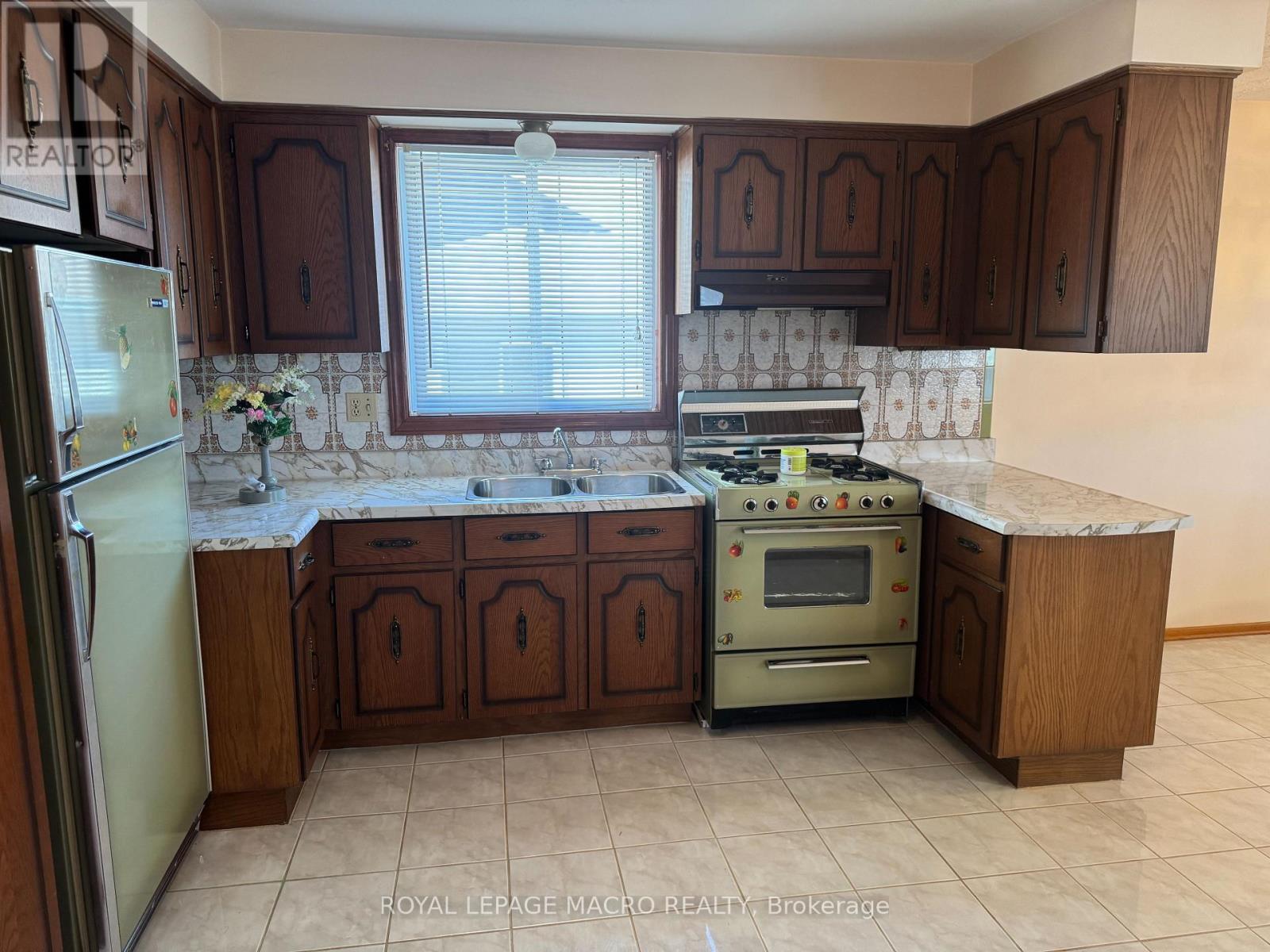 31 Adair Avenue N, Hamilton (Mcquesten), Ontario  L8H 6A5 - Photo 7 - X12405002