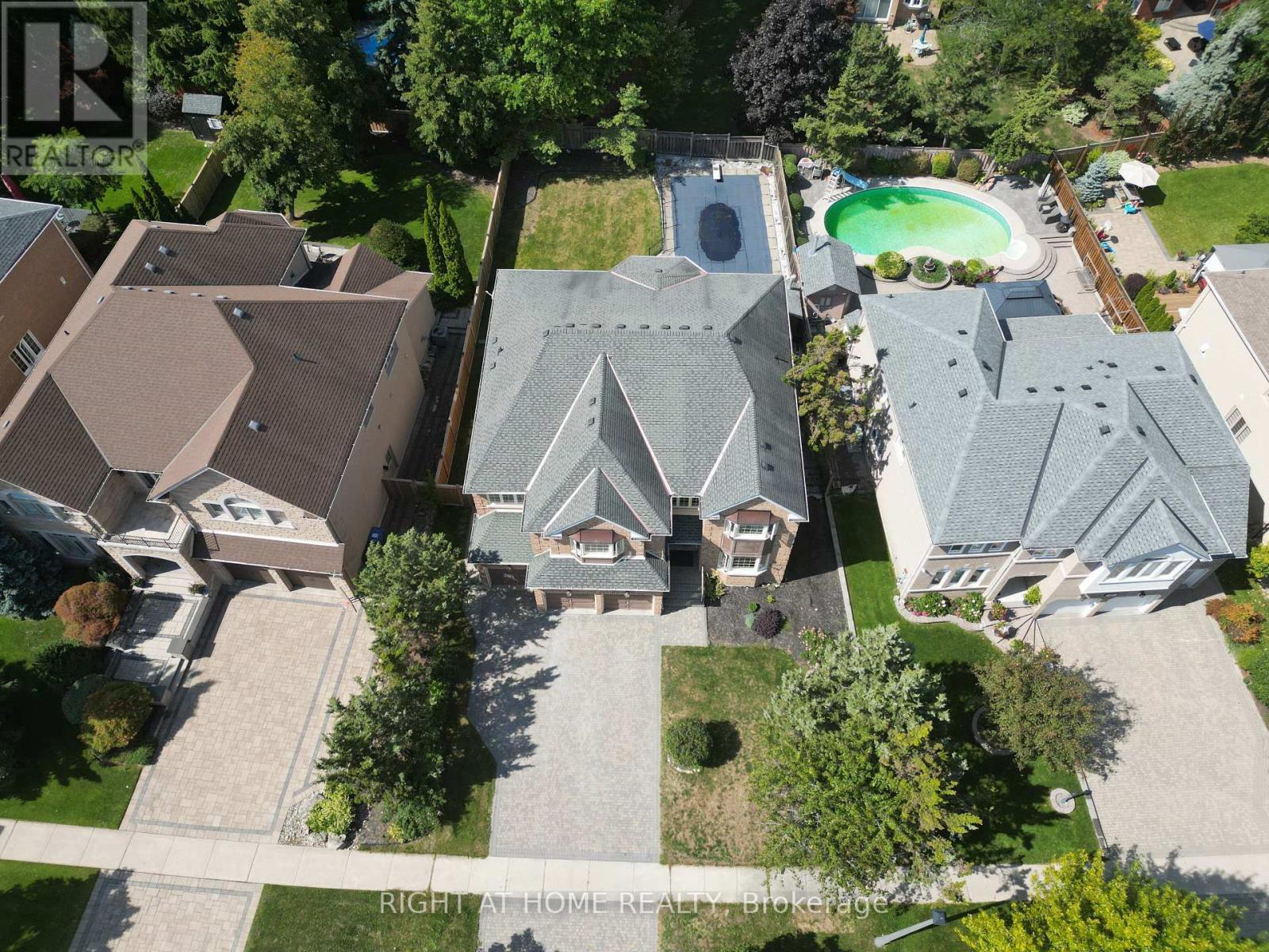 Property at 2427 ERIN CENTRE BOULEVARD image 2