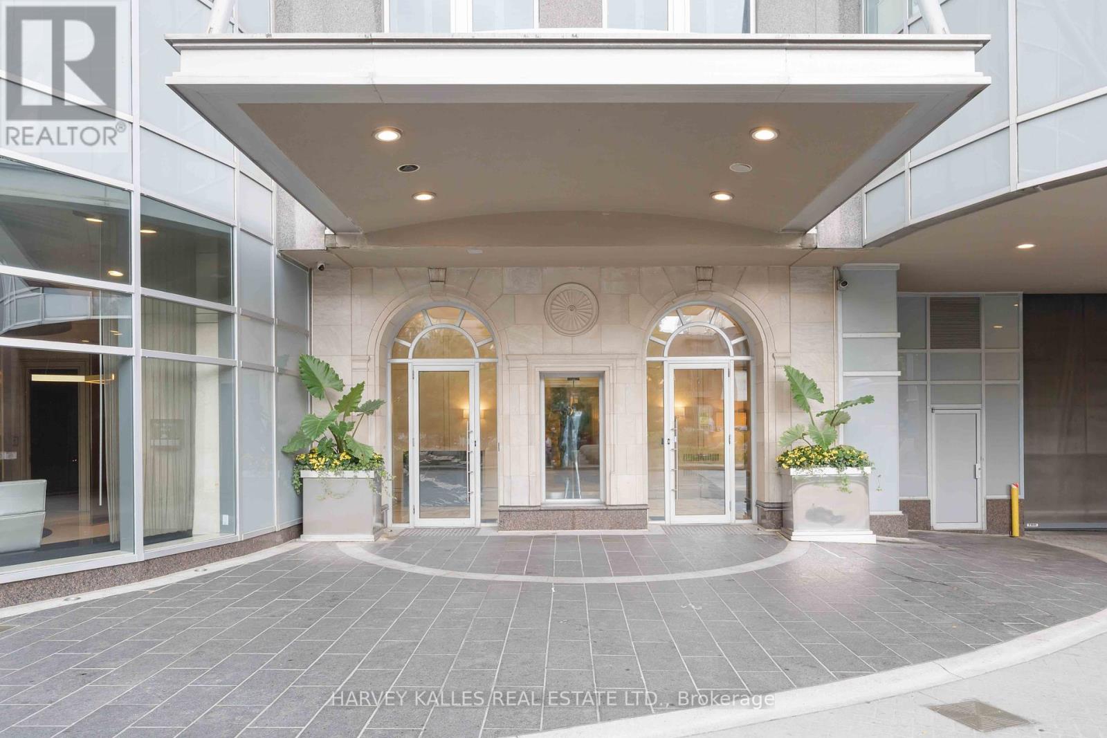 1403 - 10 Bellair Street, Toronto (Annex), Ontario  M5R 3T8 - Photo 2 - C12405021