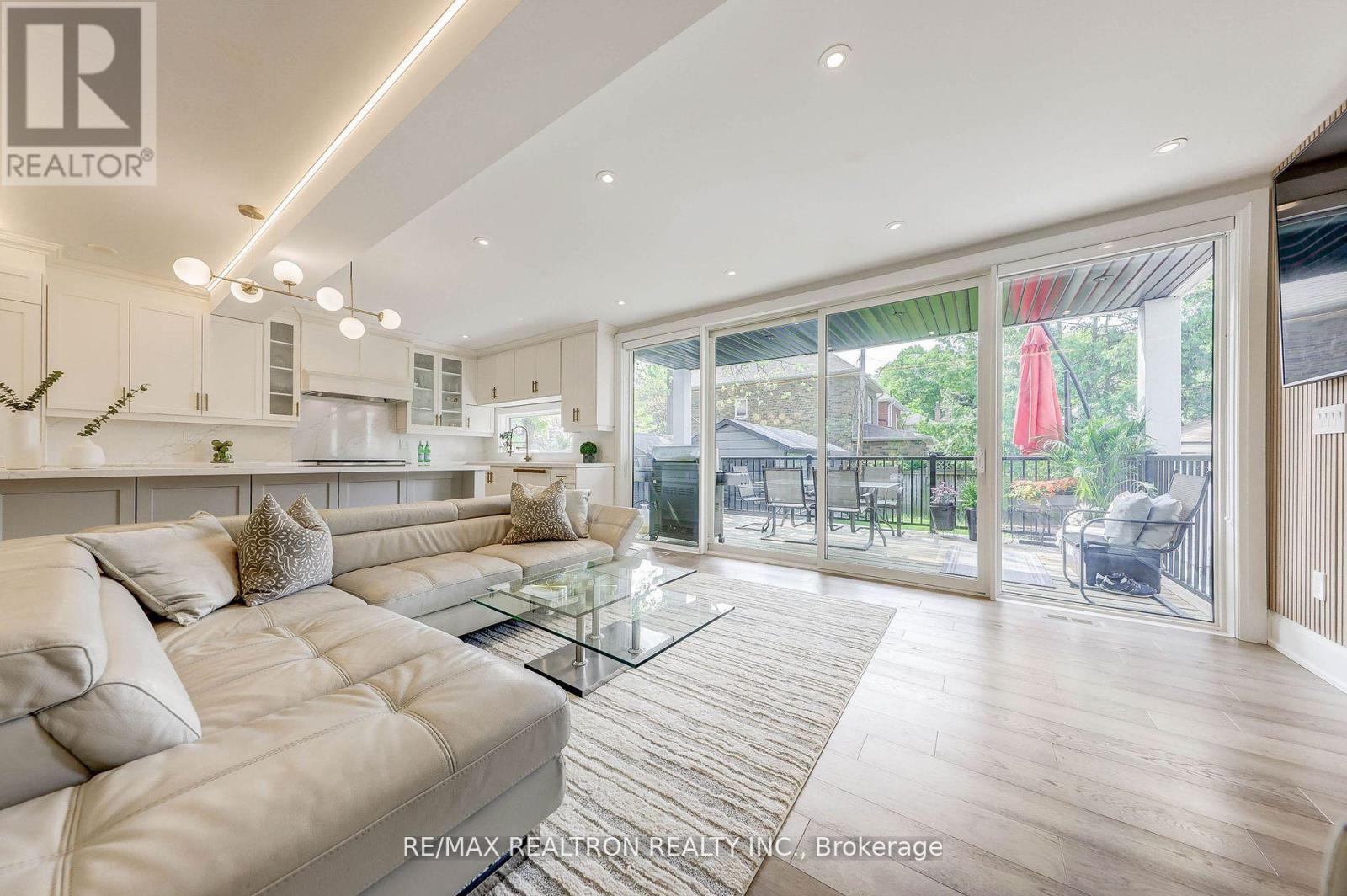 523 Briar Hill Avenue, Toronto, Ontario  M5N 1N1 - Photo 14 - C12405094