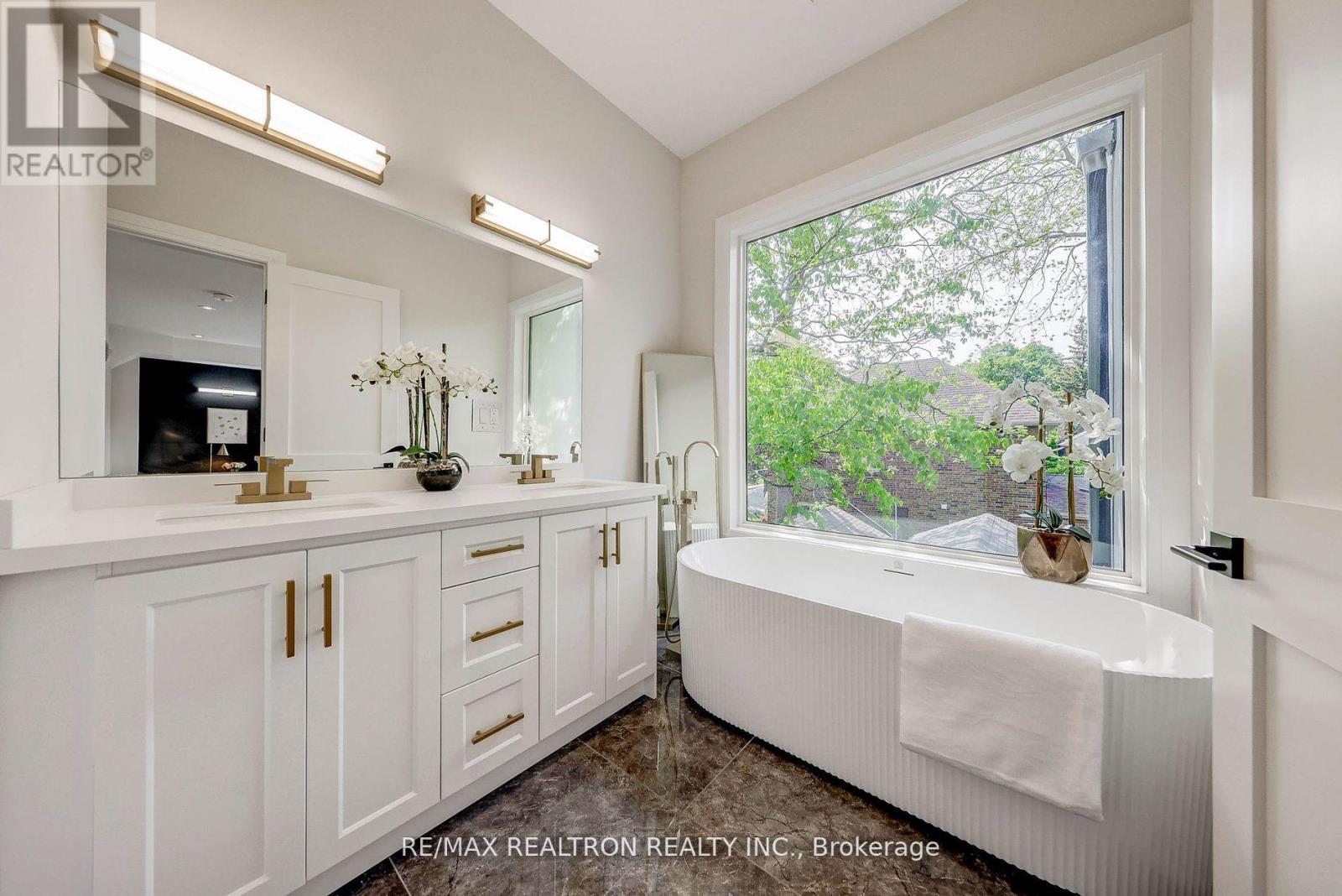523 Briar Hill Avenue, Toronto, Ontario  M5N 1N1 - Photo 17 - C12405094