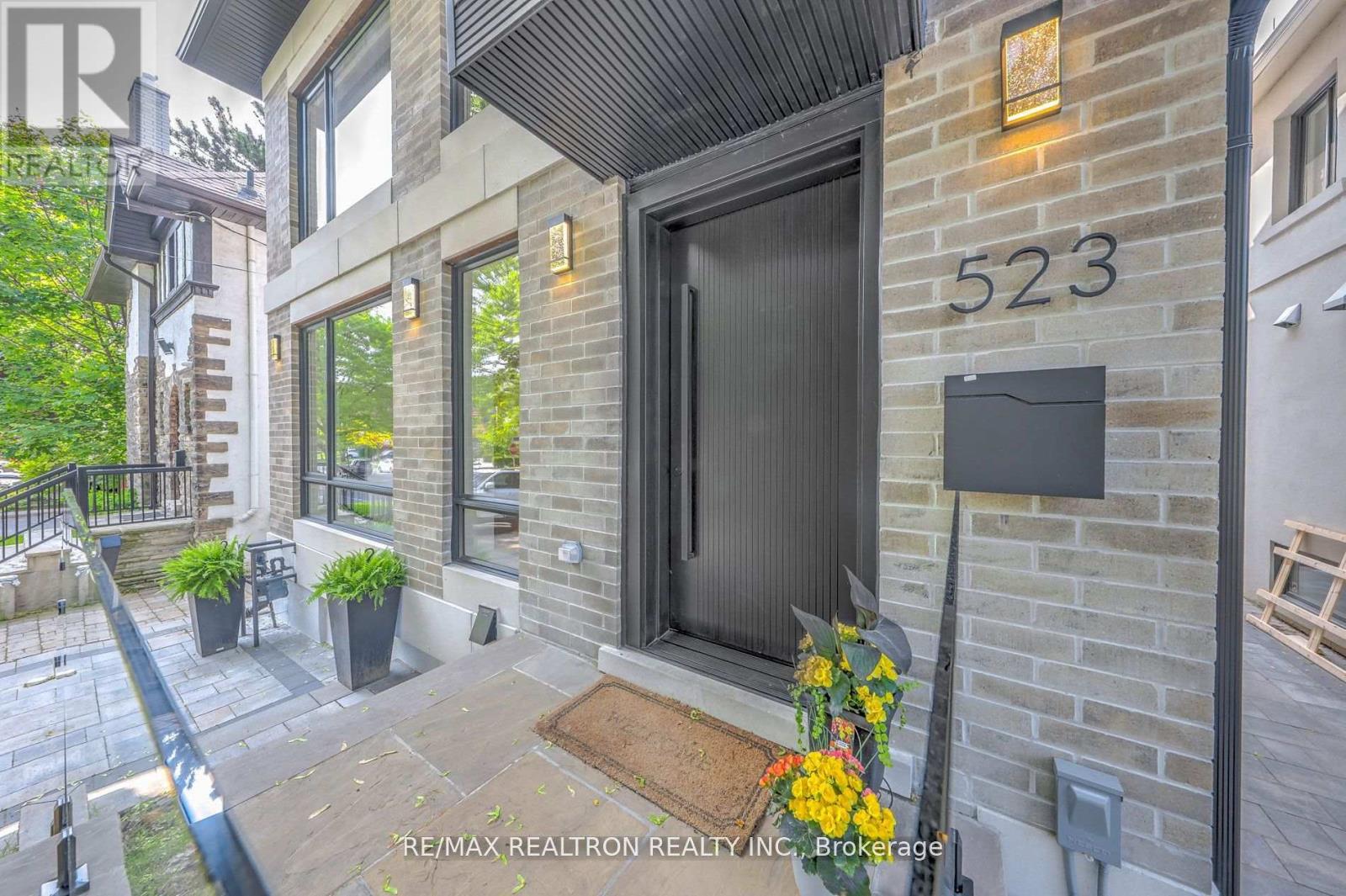 523 Briar Hill Avenue, Toronto, Ontario  M5N 1N1 - Photo 3 - C12405094