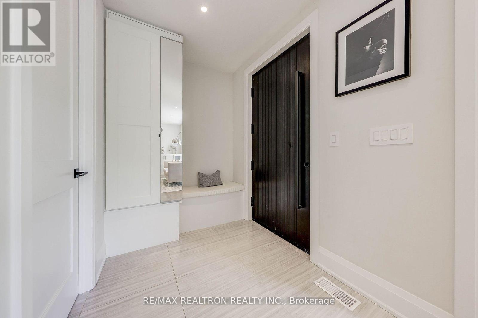523 Briar Hill Avenue, Toronto, Ontario  M5N 1N1 - Photo 4 - C12405094