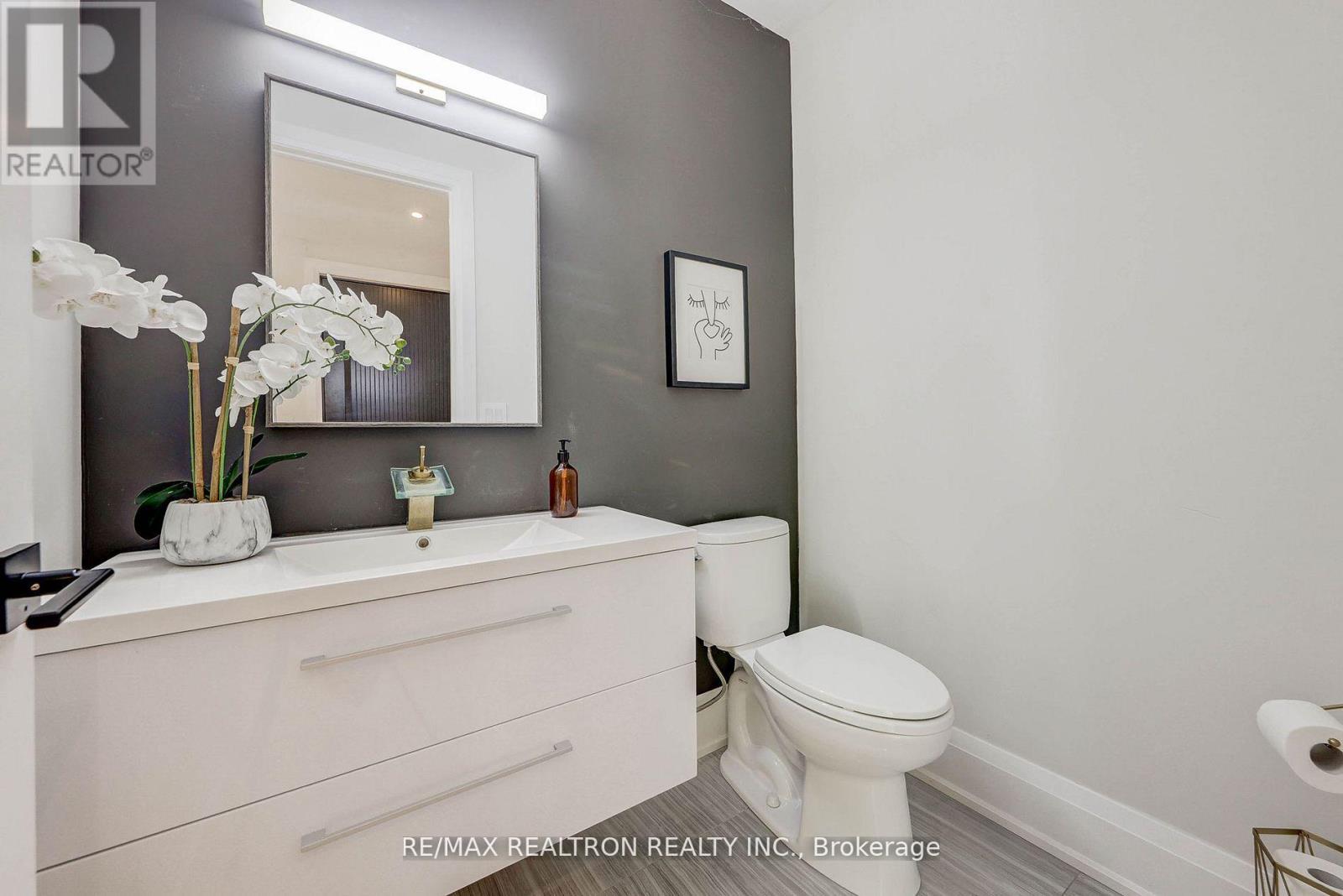 523 Briar Hill Avenue, Toronto, Ontario  M5N 1N1 - Photo 5 - C12405094