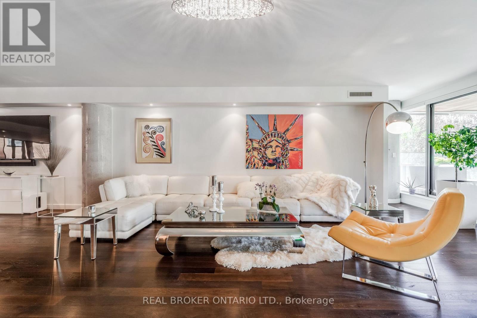 201 - 500 Wellington Street W, Toronto (Waterfront Communities), Ontario  M5V 1E3 - Photo 1 - C12405152