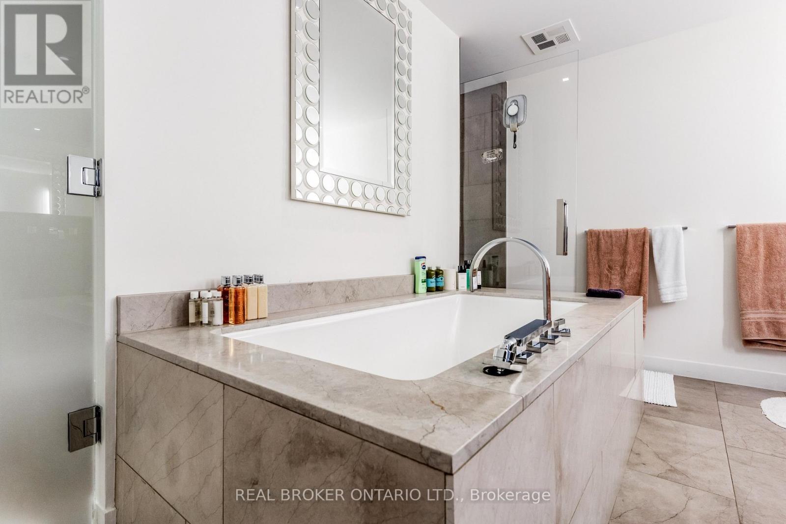 201 - 500 Wellington Street W, Toronto (Waterfront Communities), Ontario  M5V 1E3 - Photo 17 - C12405152