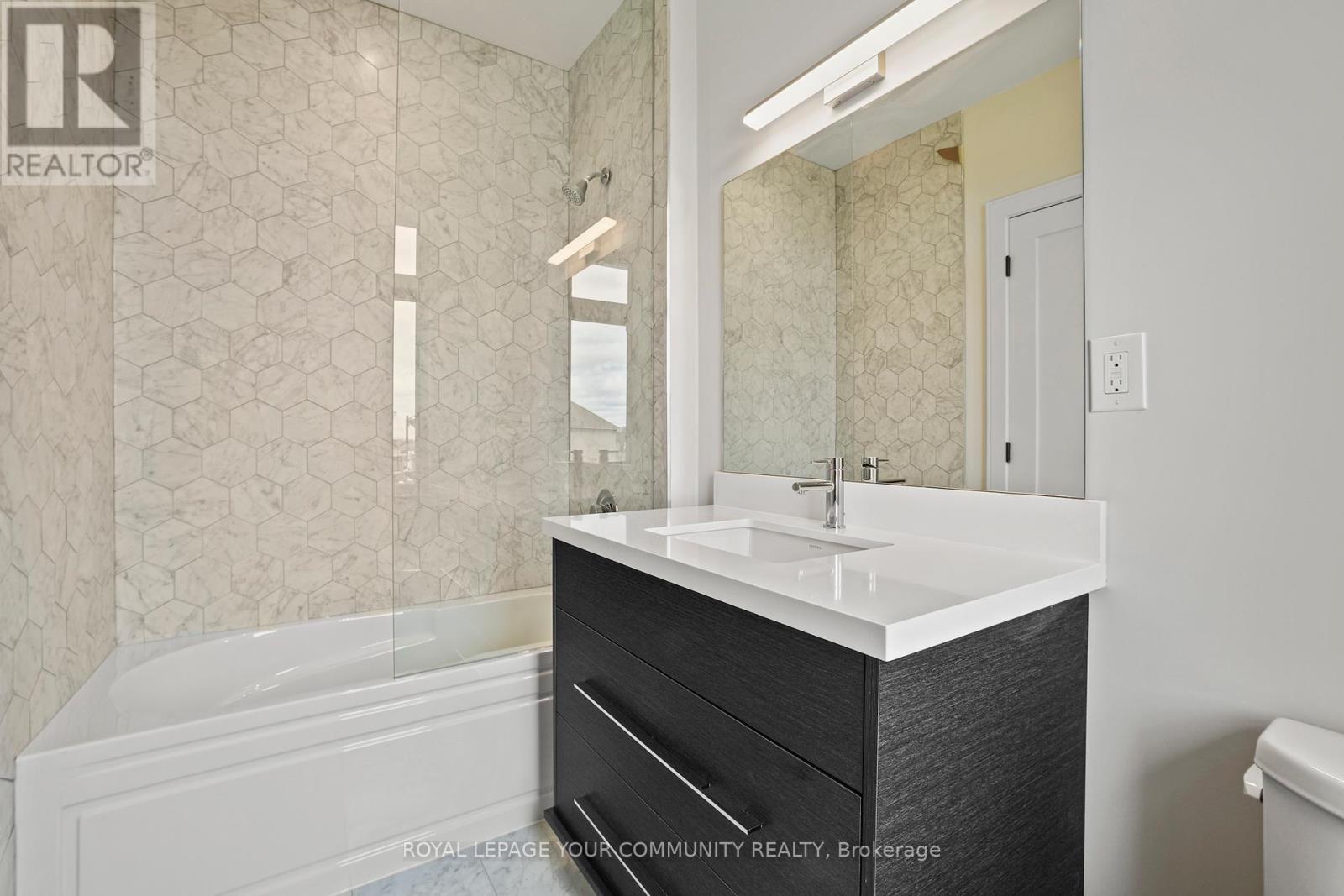 2 Bunn Court, Aurora, Ontario  L4G 0G6 - Photo 36 - N12405078