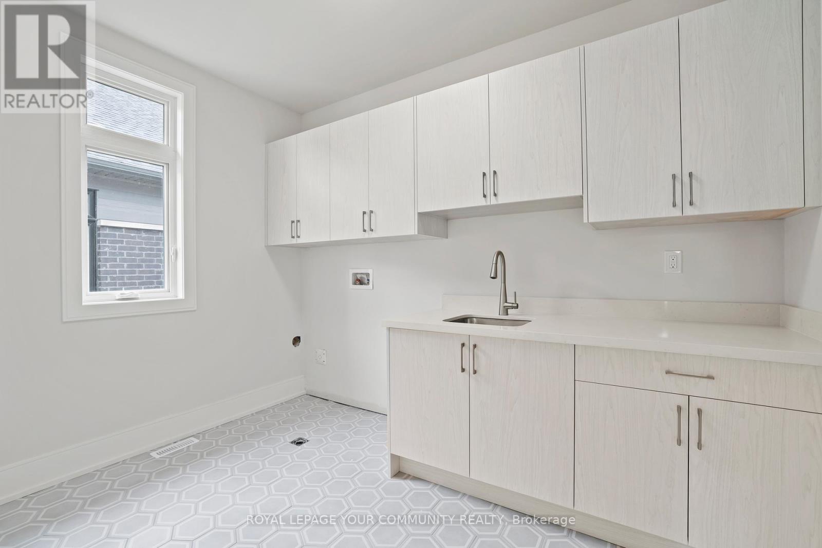 2 Bunn Court, Aurora, Ontario  L4G 0G6 - Photo 37 - N12405078