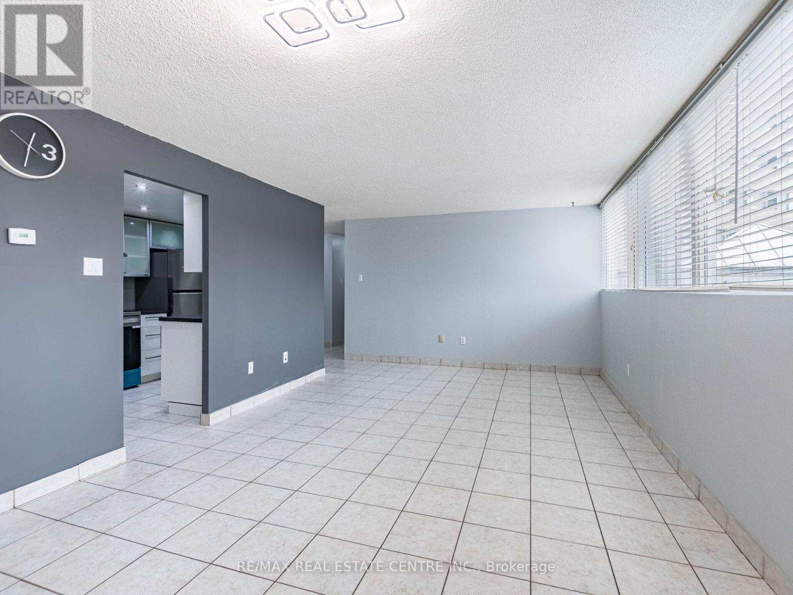 211 - 3695 Kaneff Crescent N, Mississauga (City Centre), Ontario  L5A 4B6 - Photo 17 - W12405029