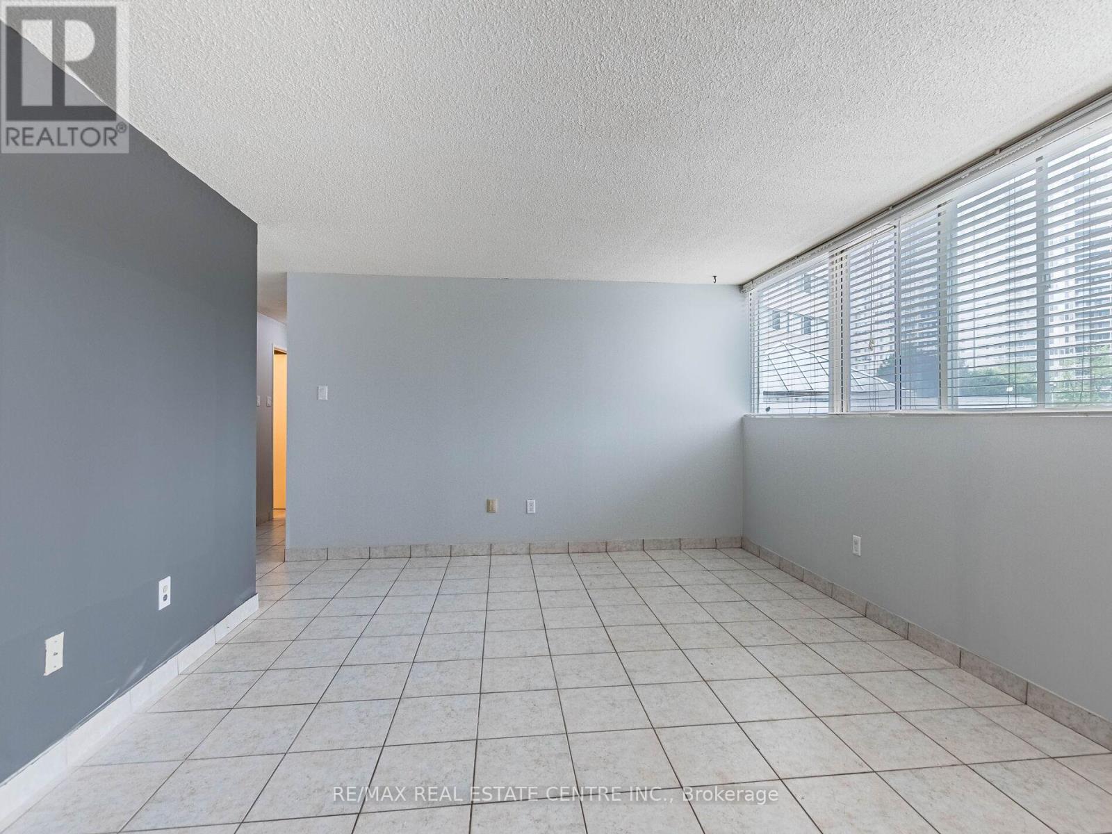 211 - 3695 Kaneff Crescent N, Mississauga (City Centre), Ontario  L5A 4B6 - Photo 18 - W12405029