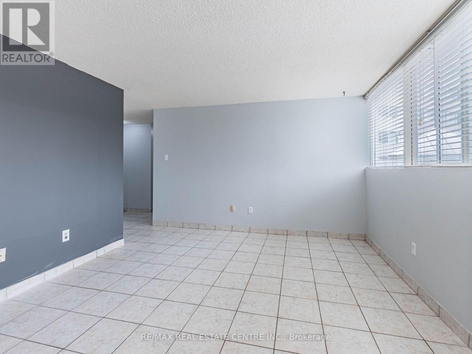 211 - 3695 Kaneff Crescent N, Mississauga (City Centre), Ontario  L5A 4B6 - Photo 19 - W12405029