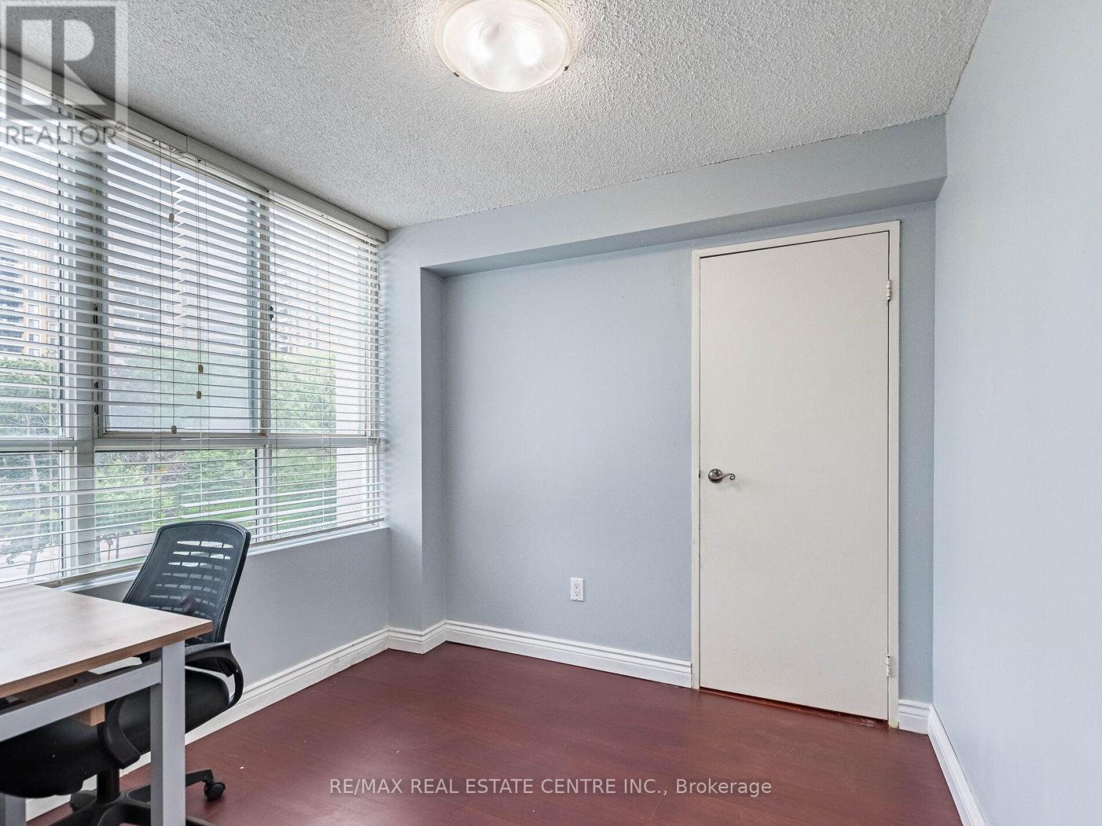 211 - 3695 Kaneff Crescent N, Mississauga (City Centre), Ontario  L5A 4B6 - Photo 20 - W12405029