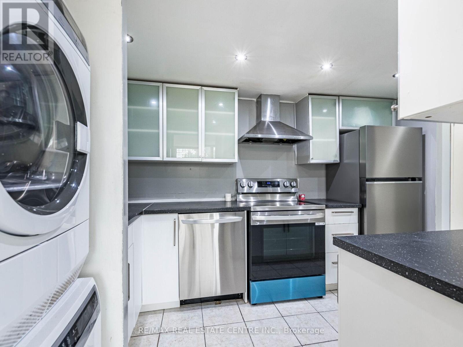 211 - 3695 Kaneff Crescent N, Mississauga (City Centre), Ontario  L5A 4B6 - Photo 23 - W12405029