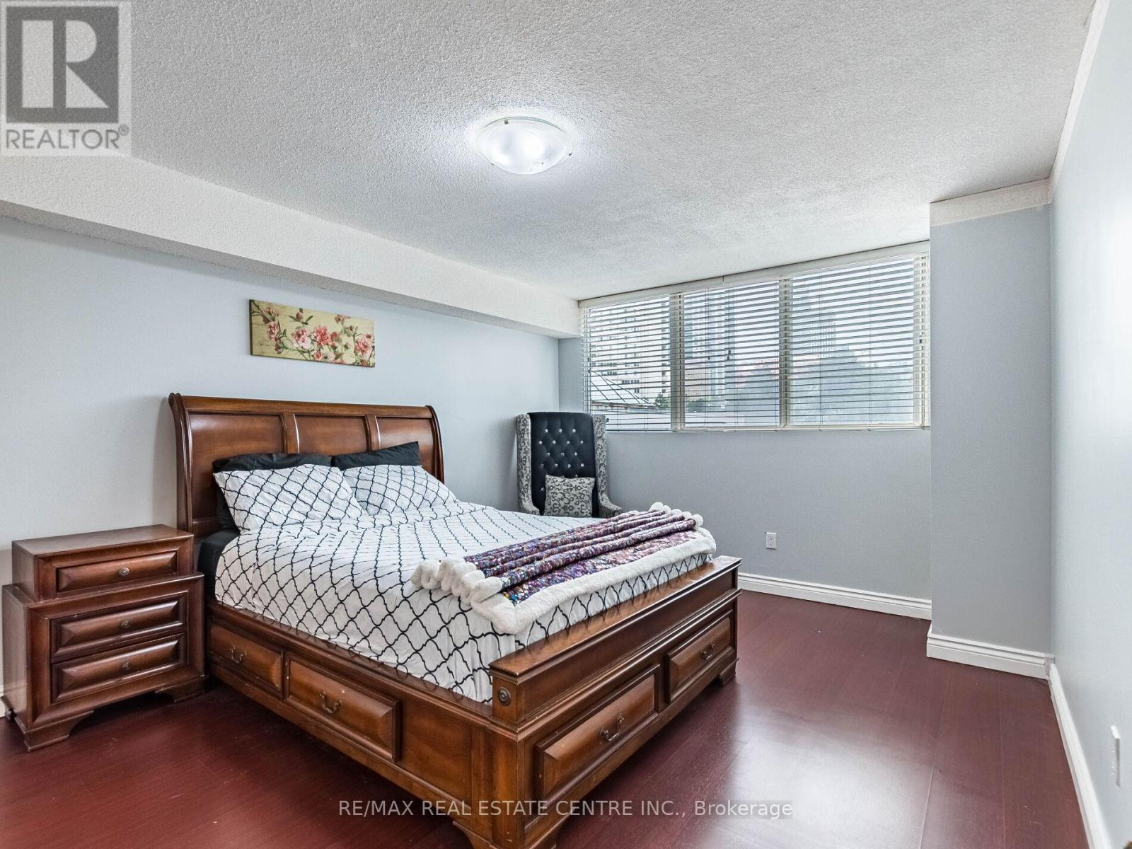 211 - 3695 Kaneff Crescent N, Mississauga (City Centre), Ontario  L5A 4B6 - Photo 28 - W12405029